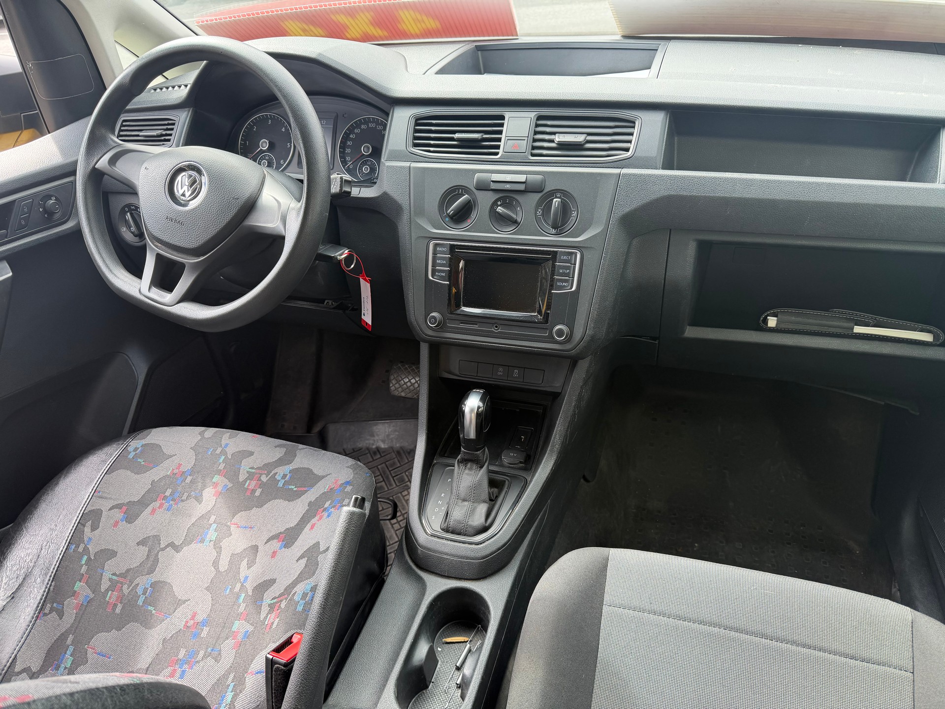 VW Caddy 2.0TDI 4Motion BlueMotion Technology DSG-image-12