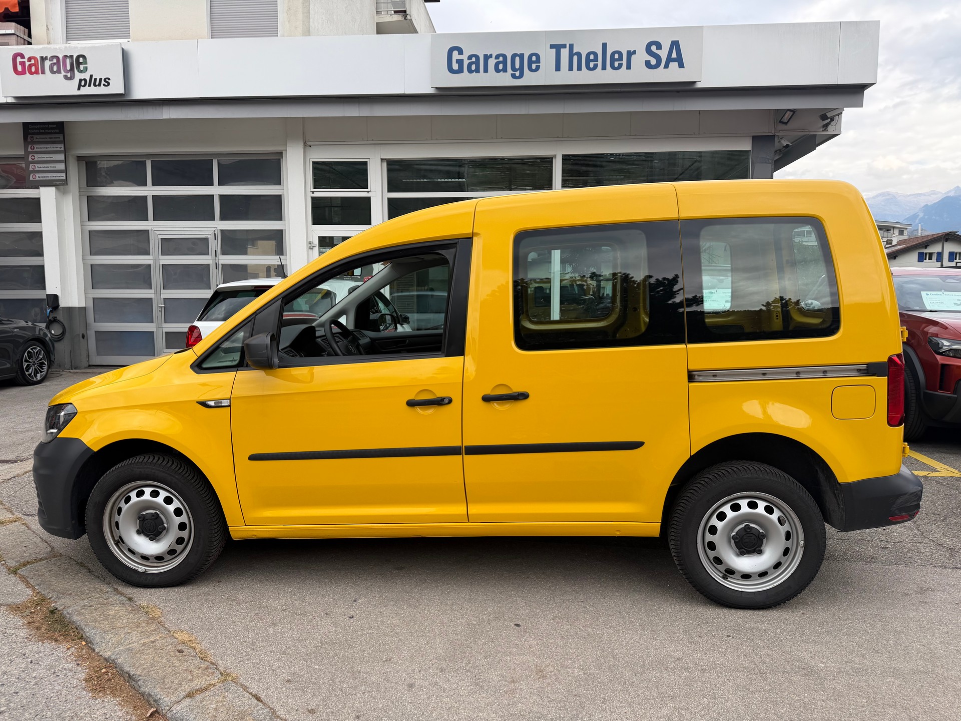 VW Caddy 2.0TDI 4Motion BlueMotion Technology DSG-image-2