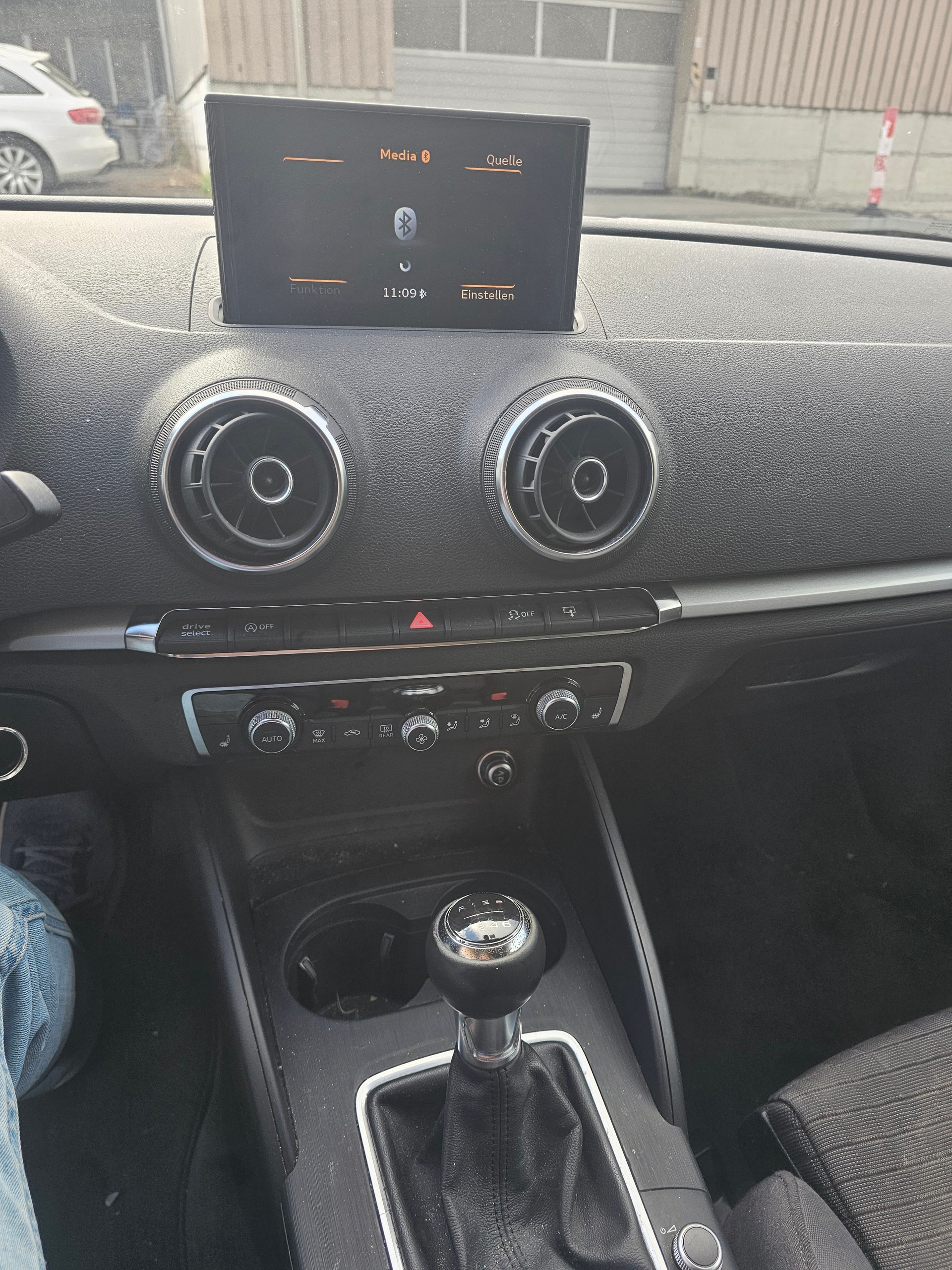 AUDI A3 Sportback 2.0 TDI Ambition-image-8