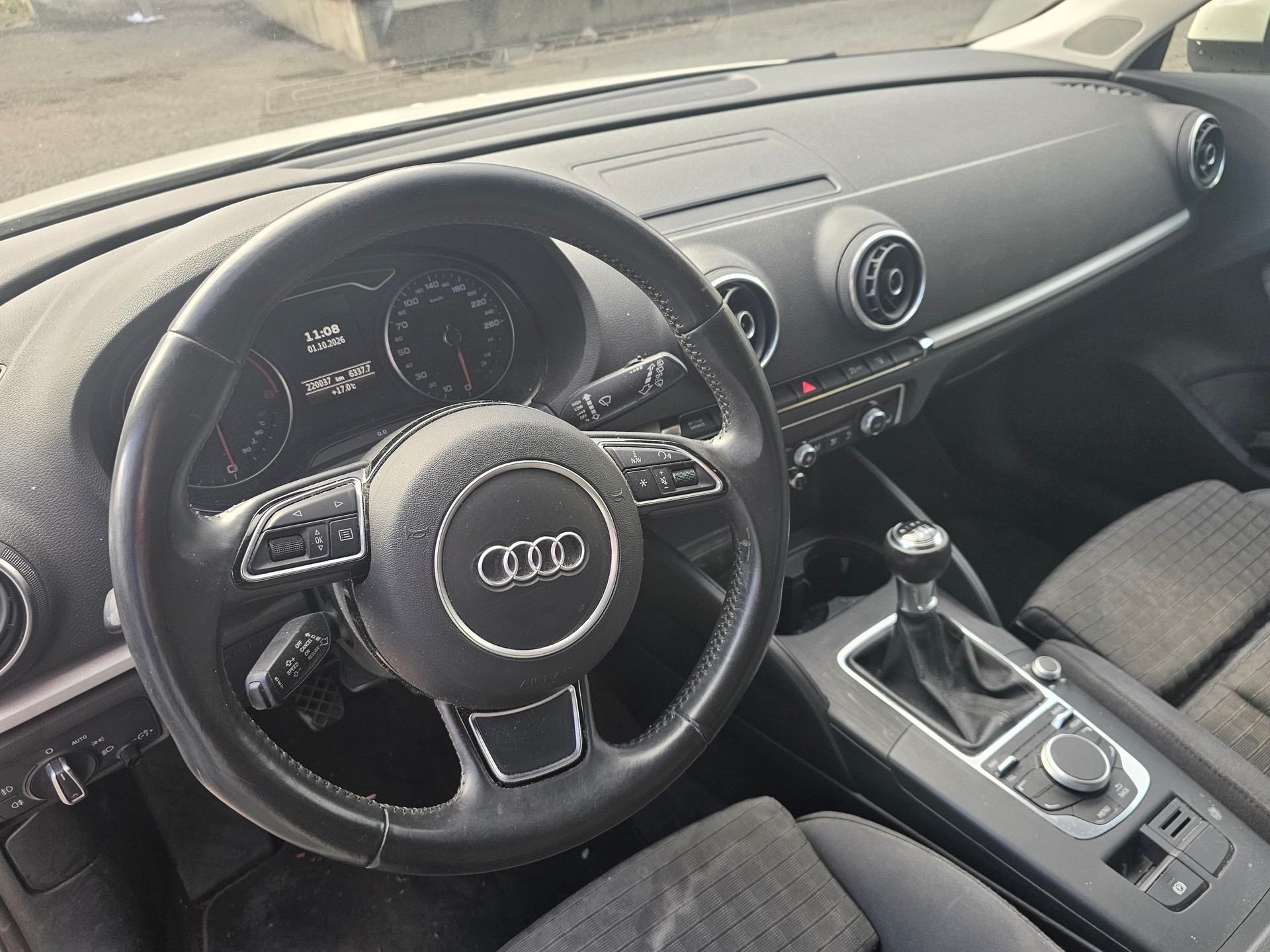 AUDI A3 Sportback 2.0 TDI Ambition-image-6