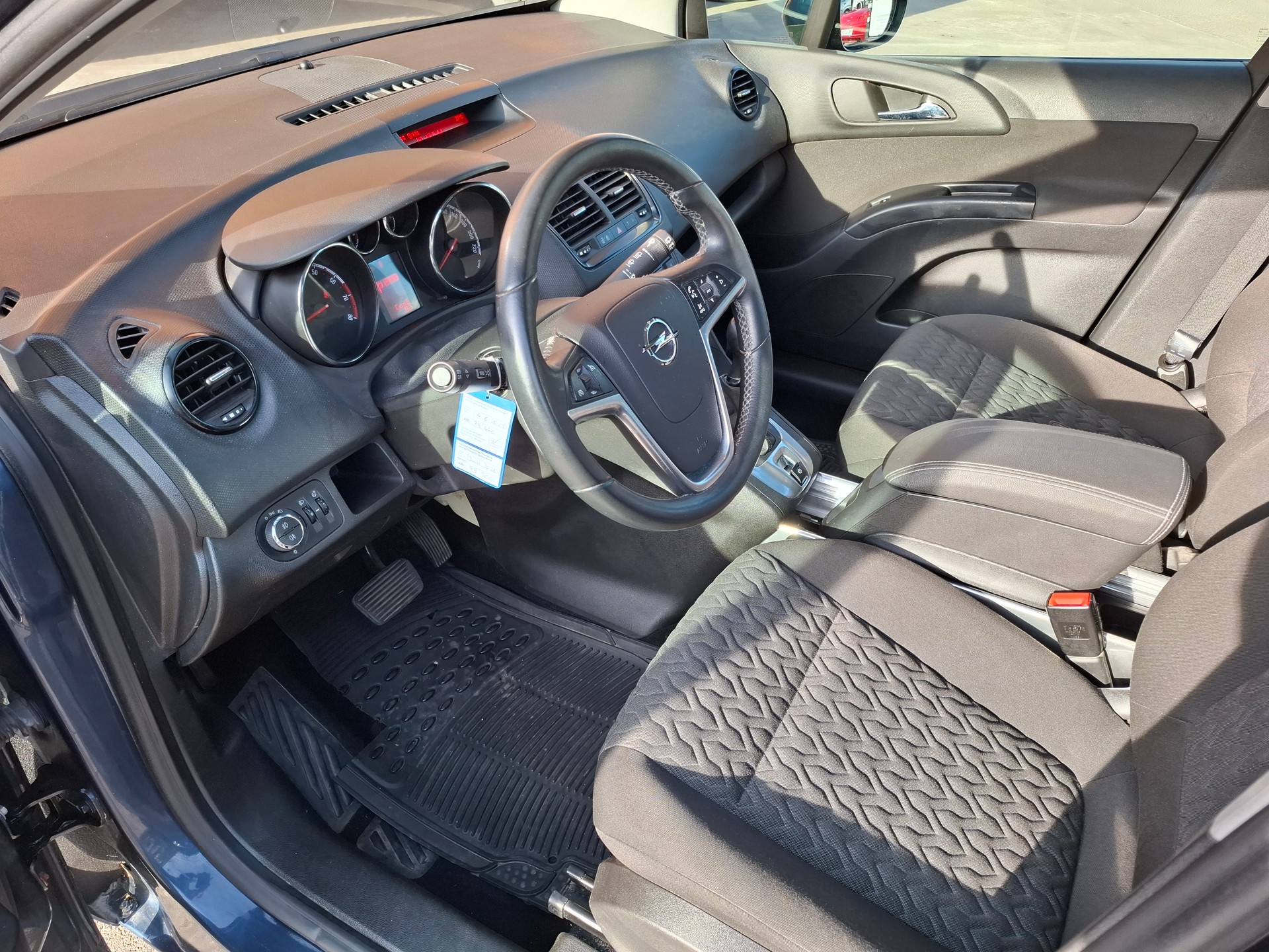 OPEL Meriva 1.4 Turbo Active Edition-image-7