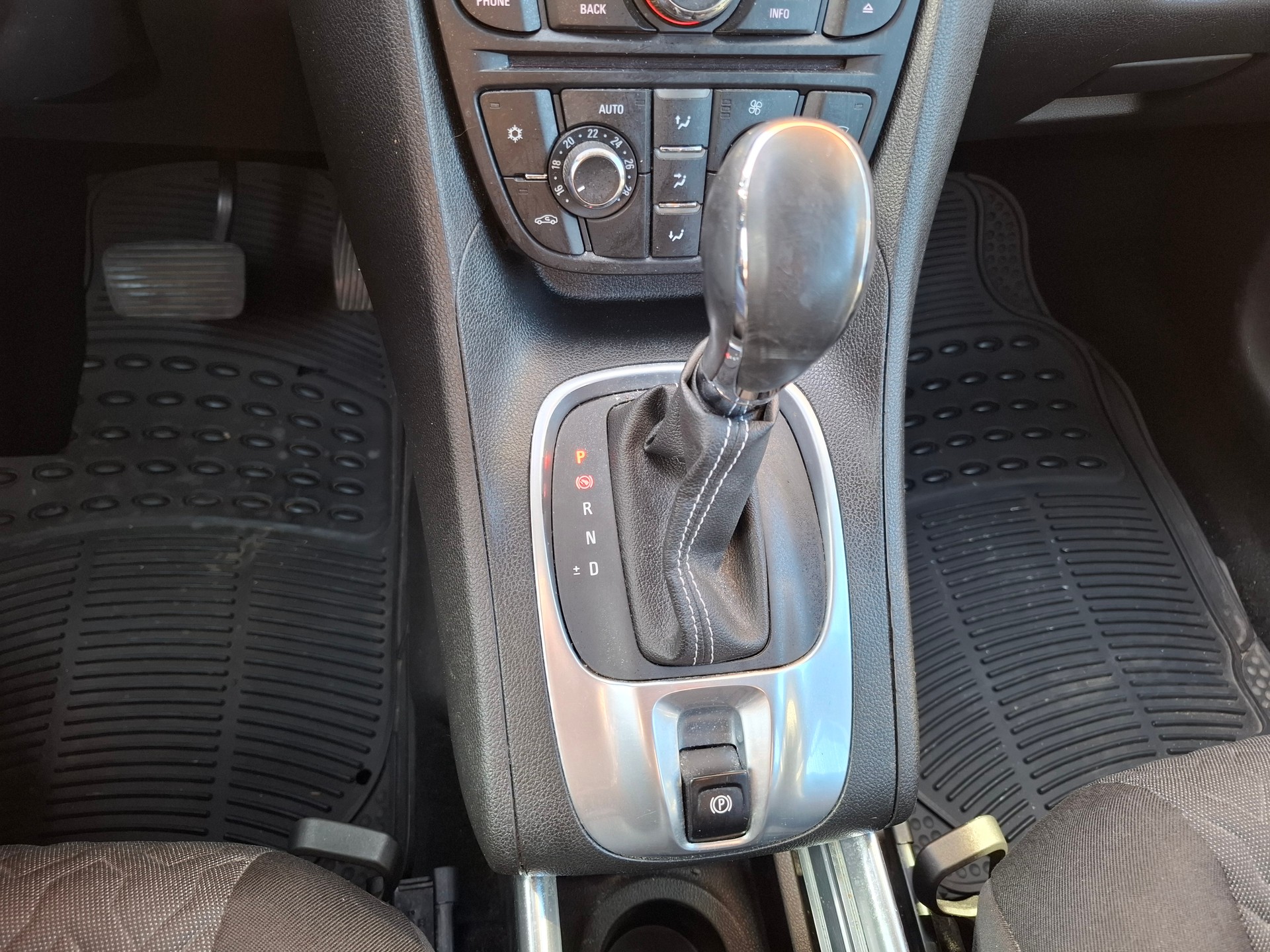 OPEL Meriva 1.4 Turbo Active Edition-image-10