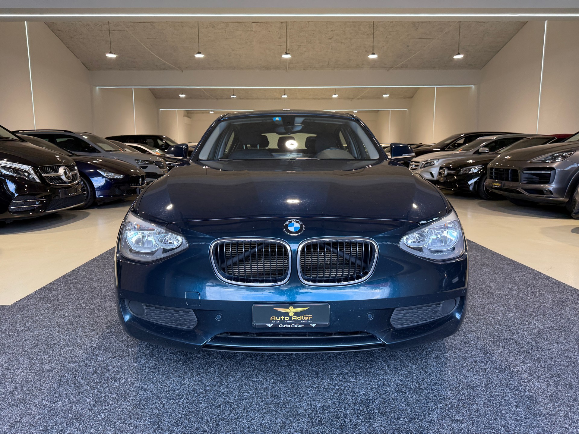 BMW 114i Business-showroom-element-3