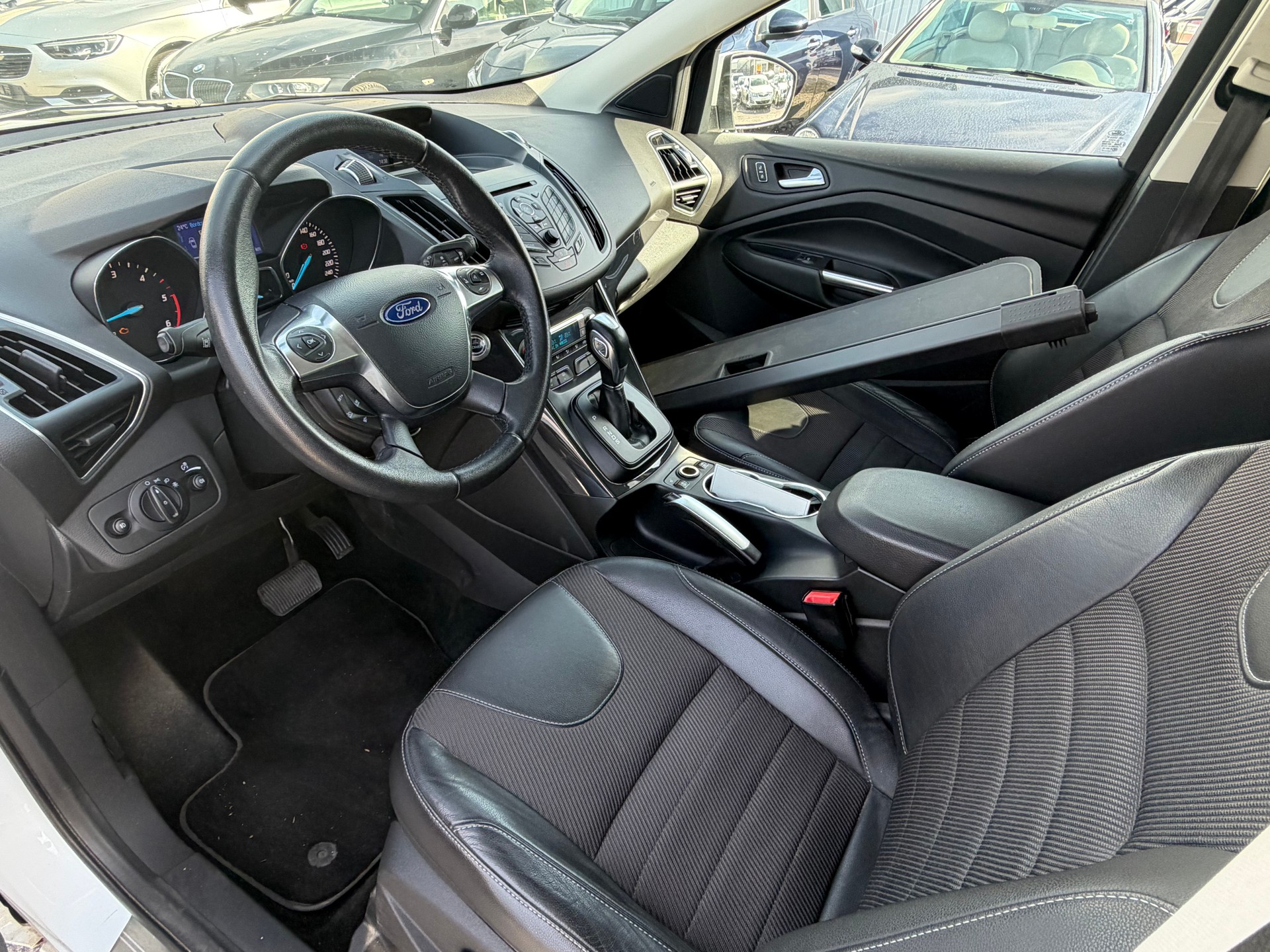FORD Kuga 2.0 TDCi Carving 4WD PowerShift-image-6
