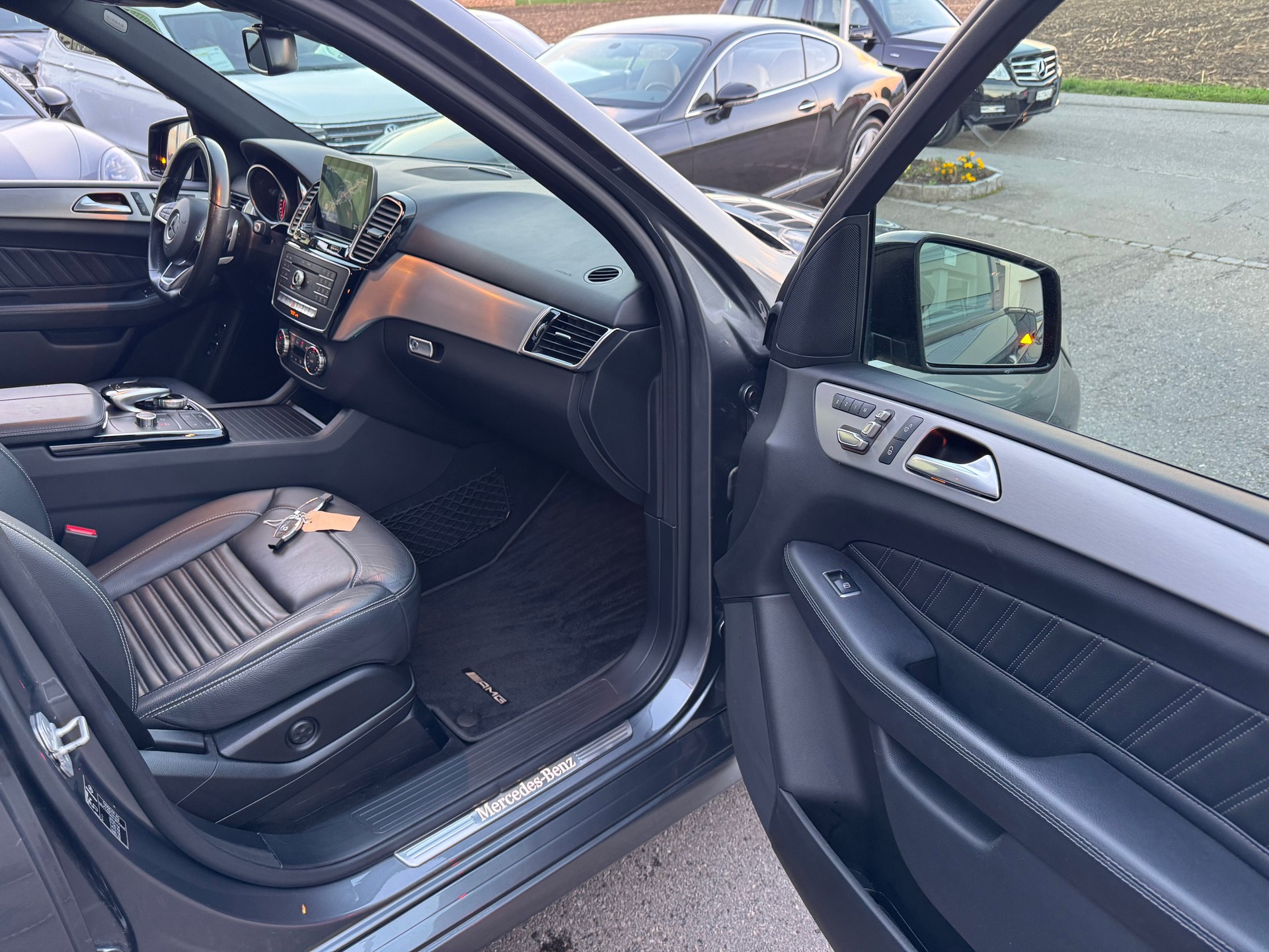 MERCEDES-BENZ GLE 500 e 4Matic AMG-LINE 7G-Tronic-image-13
