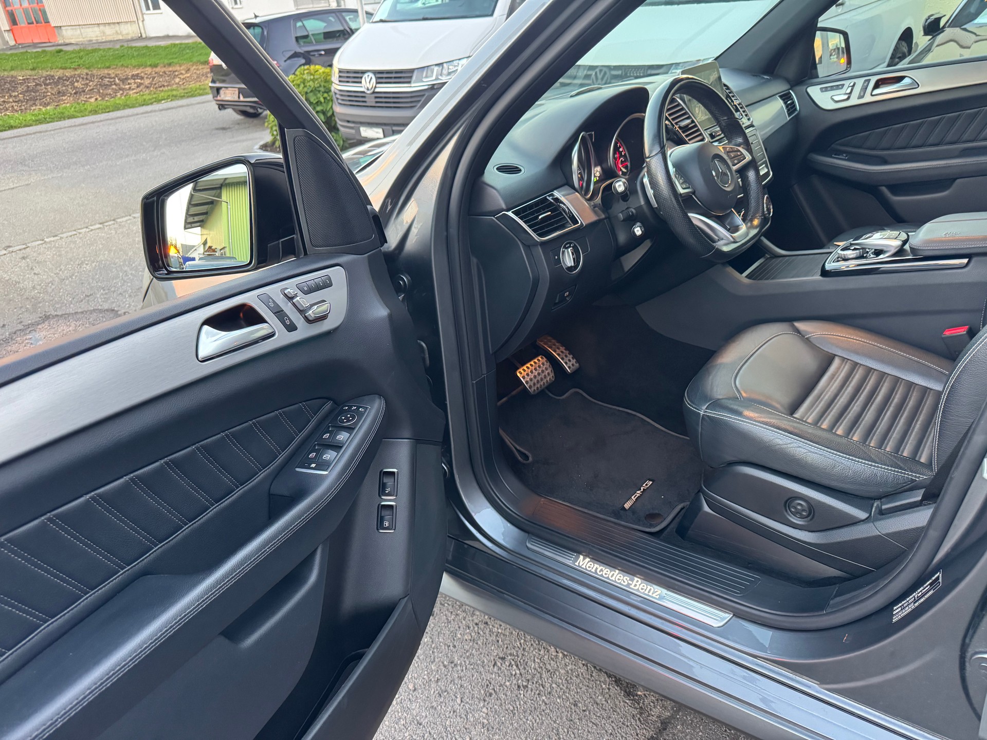 MERCEDES-BENZ GLE 500 e 4Matic AMG-LINE 7G-Tronic-image-23