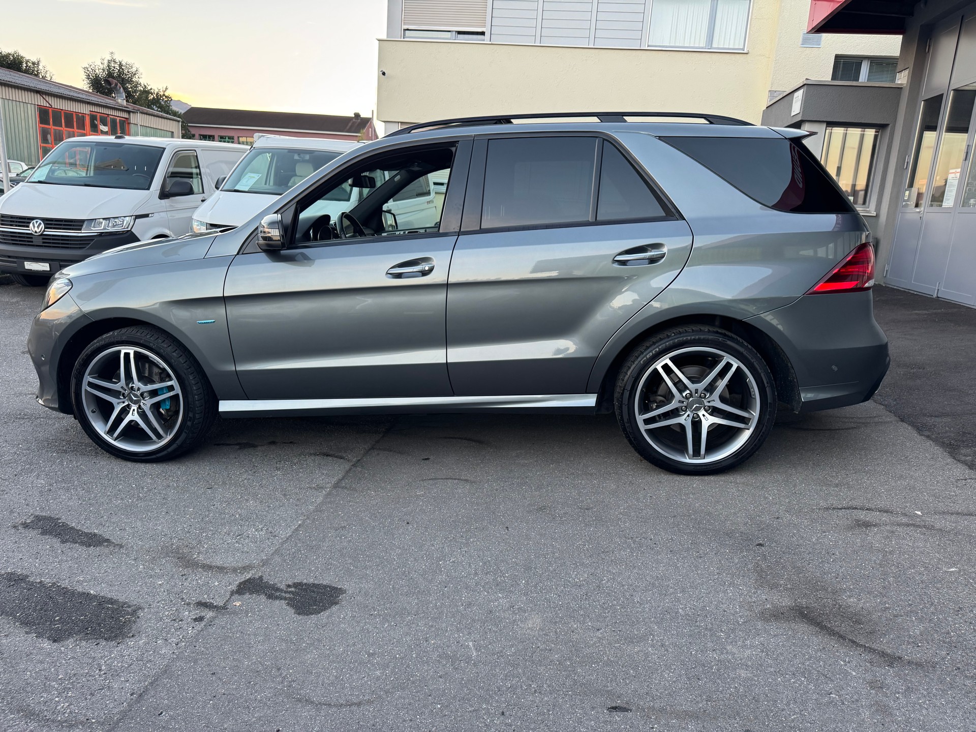 MERCEDES-BENZ GLE 500 e 4Matic AMG-LINE 7G-Tronic-image-6