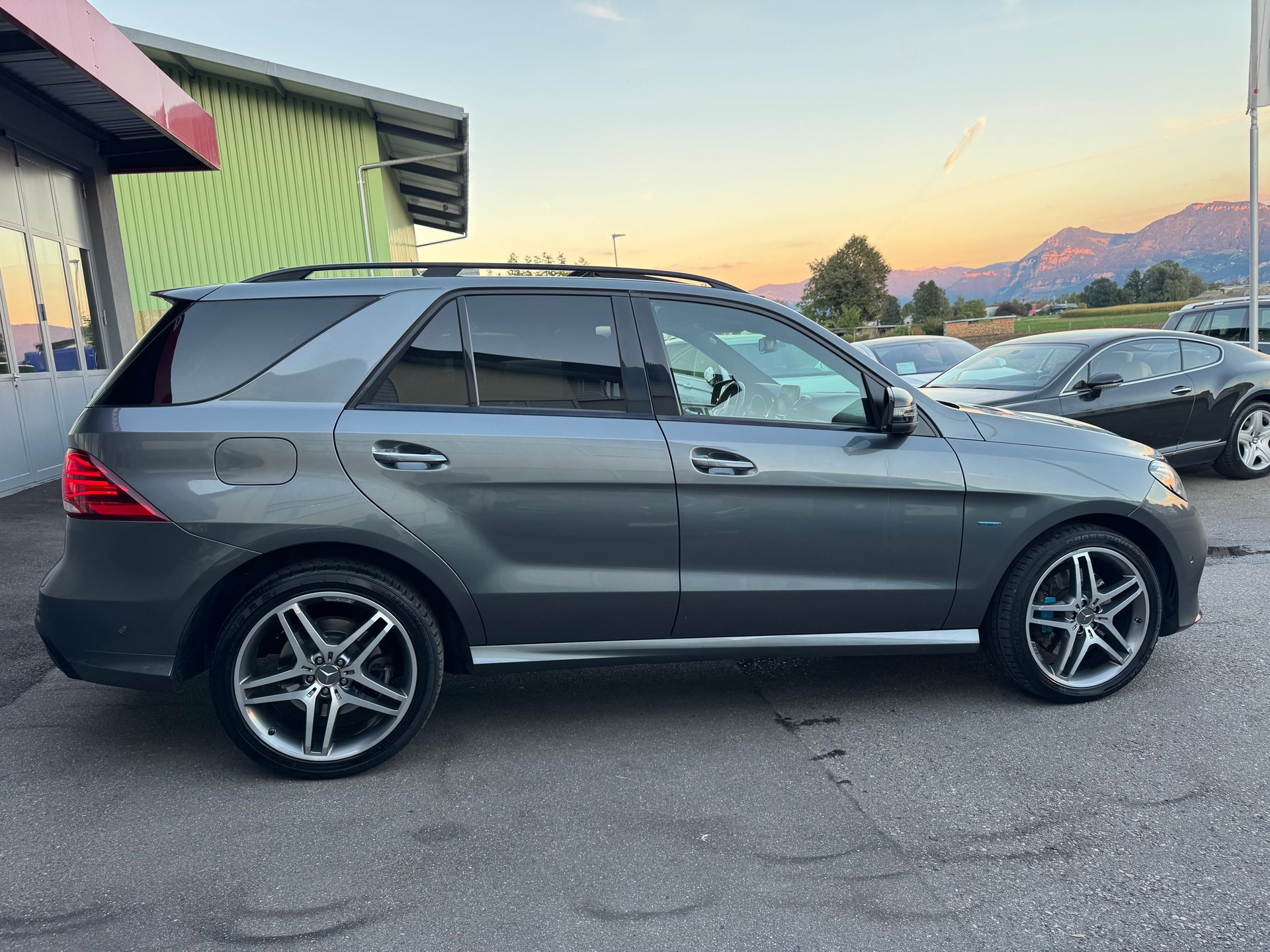 MERCEDES-BENZ GLE 500 e 4Matic AMG-LINE 7G-Tronic-image-11