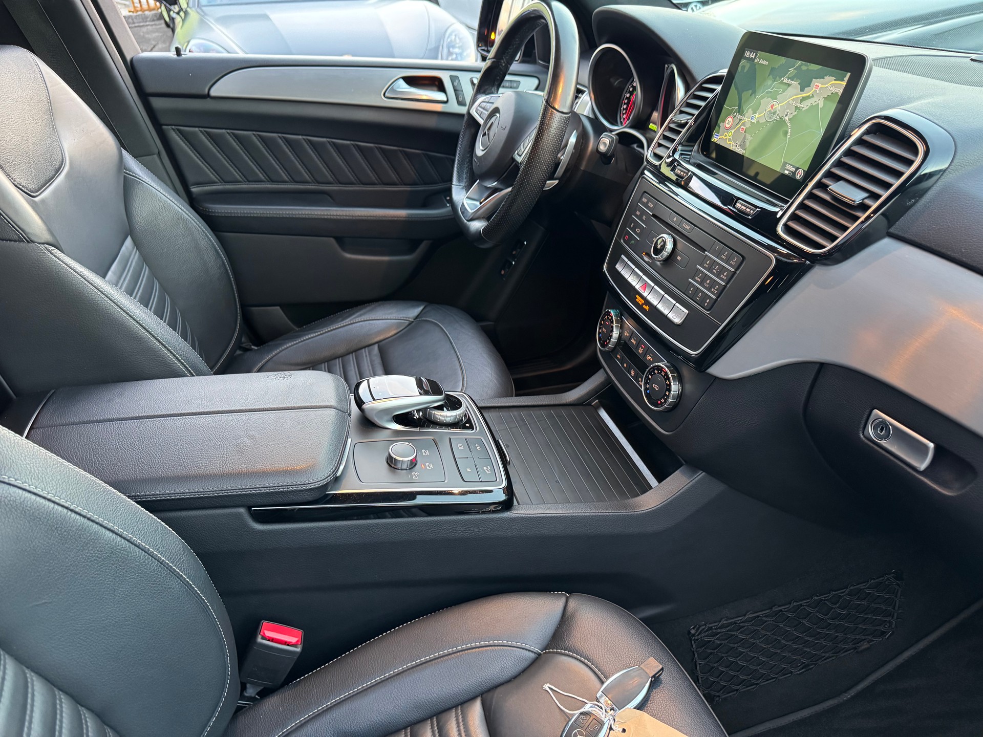 MERCEDES-BENZ GLE 500 e 4Matic AMG-LINE 7G-Tronic-image-12