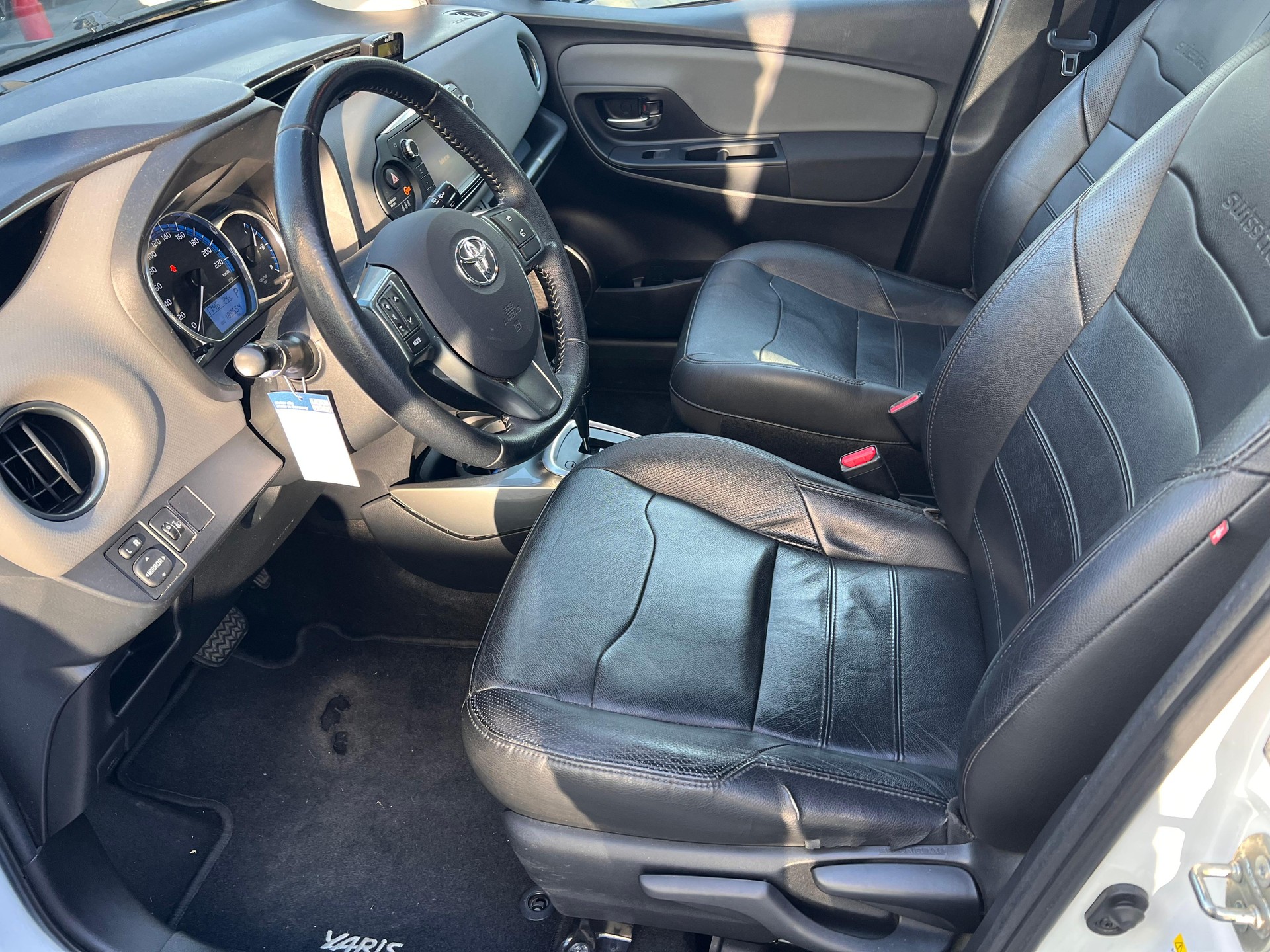 TOYOTA Yaris 1.5 VVT-i HSD Luna-image-8