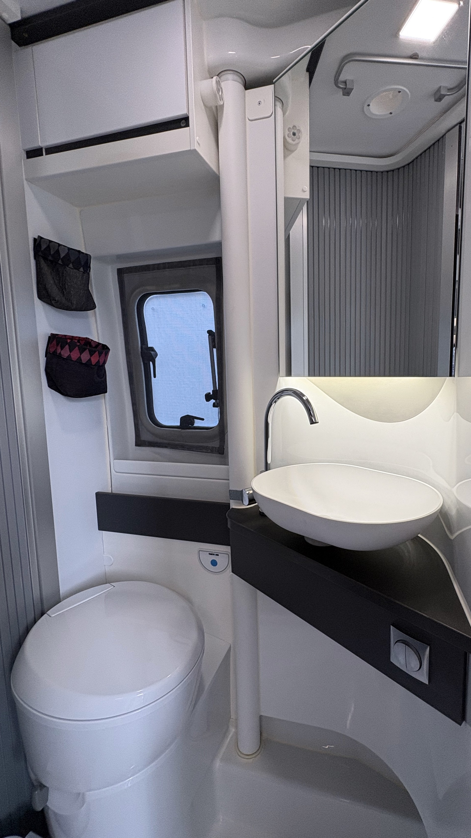 ADRIA Supreme 640 SGX Maxi 40H-image-9