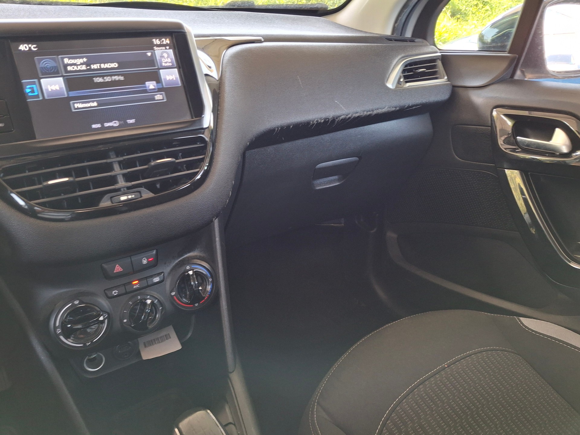 PEUGEOT 1.2 PureTech Style-image-3