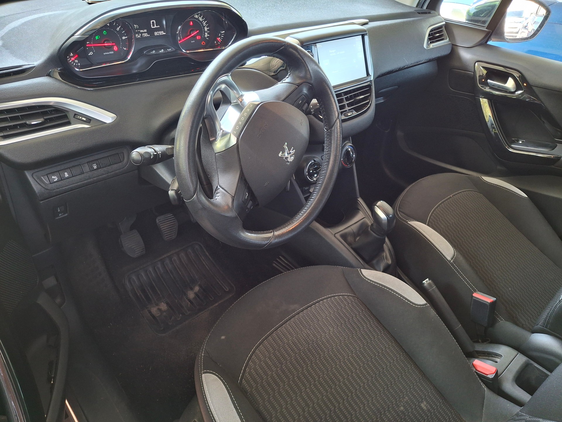PEUGEOT 1.2 PureTech Style-image-4