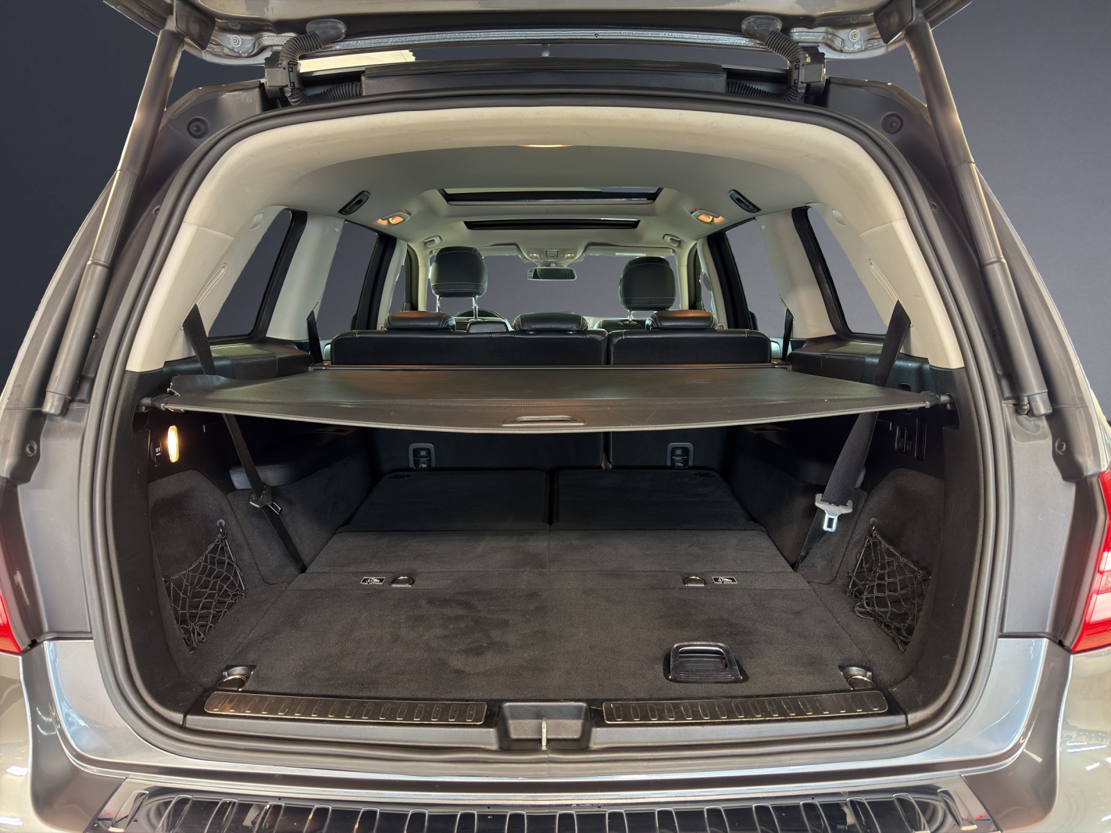 MERCEDES-BENZ GLS 350 d 4Matic-image-16