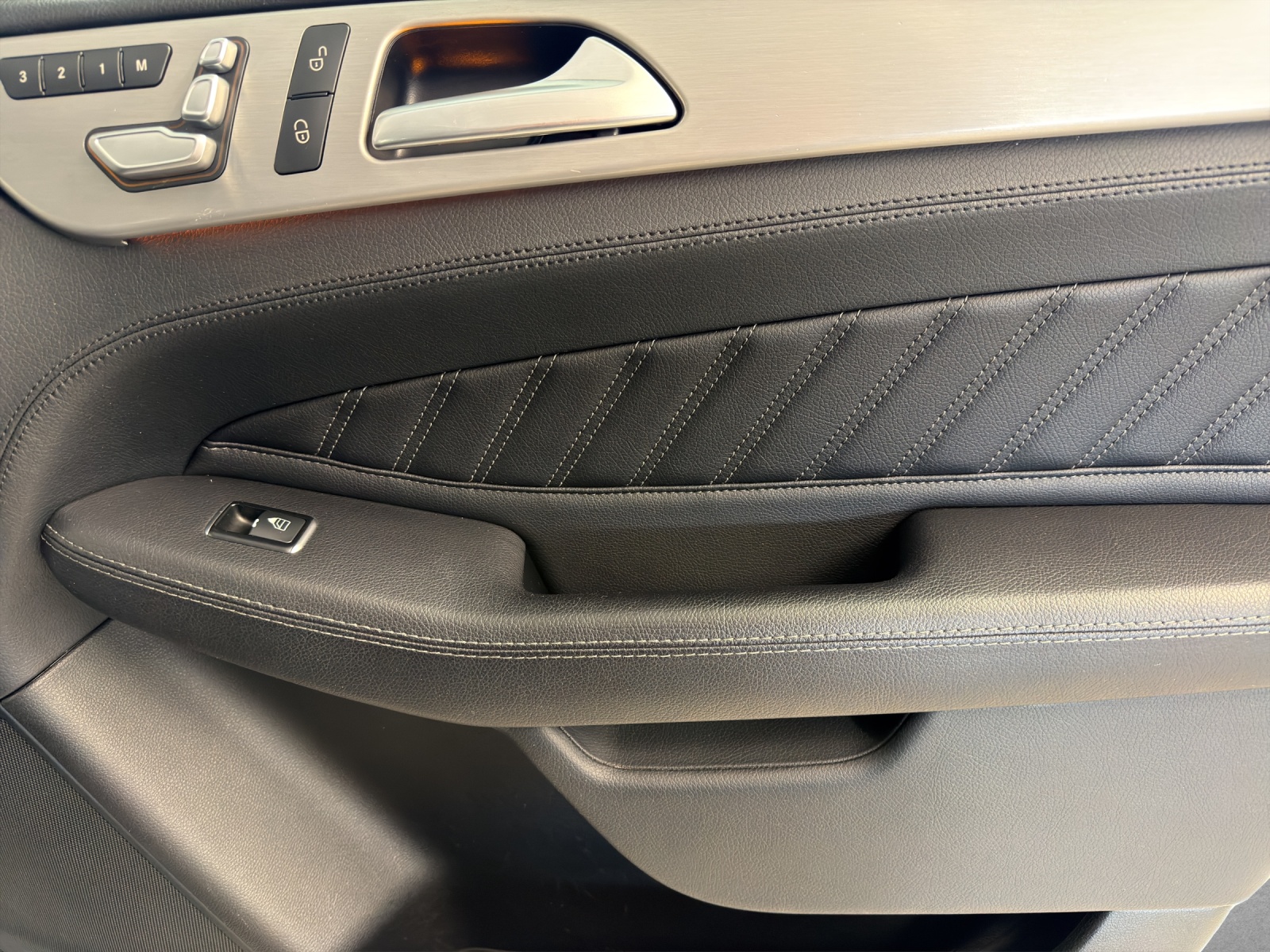 Image MERCEDES-BENZ GLS-350 GLS 350 d 4Matic