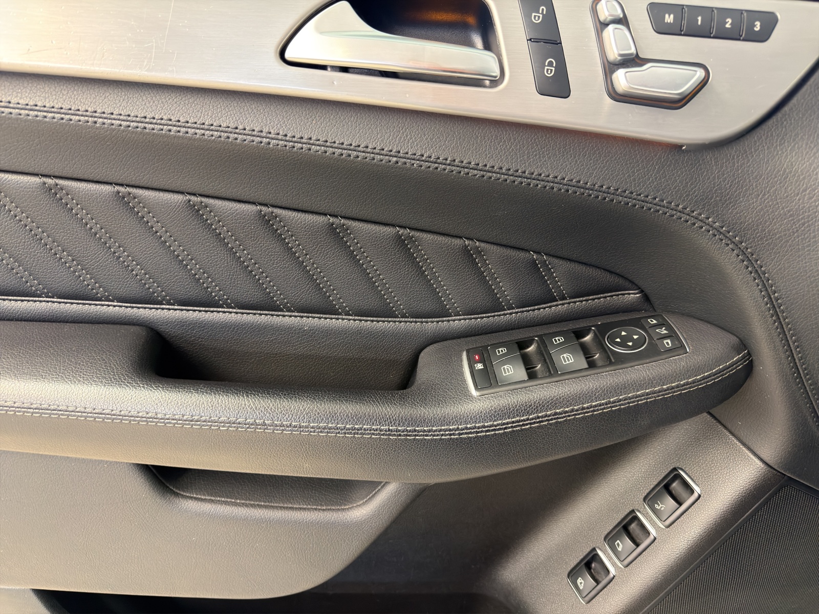 Image MERCEDES-BENZ GLS-350 GLS 350 d 4Matic