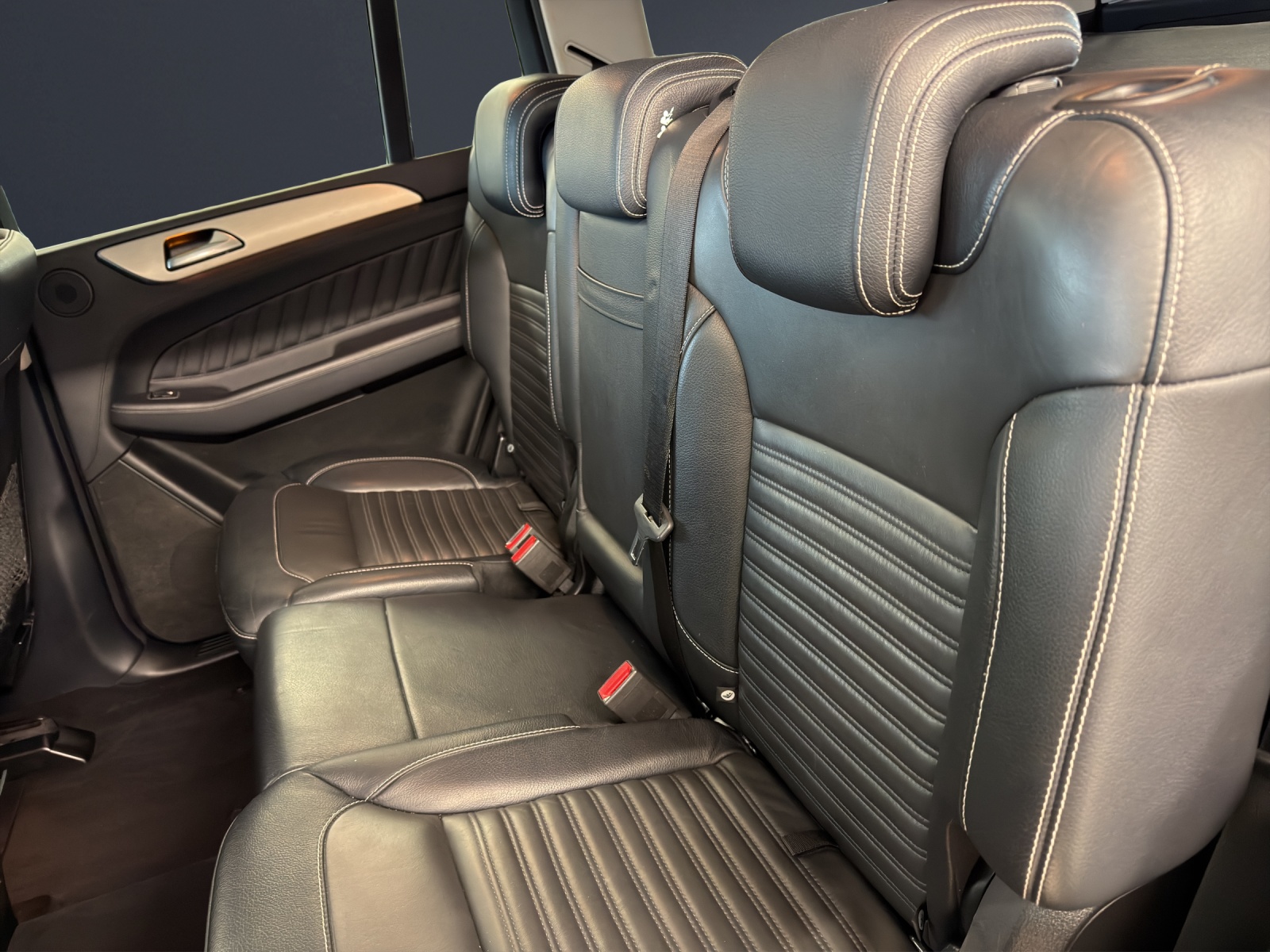 MERCEDES-BENZ GLS 350 d 4Matic-image-15
