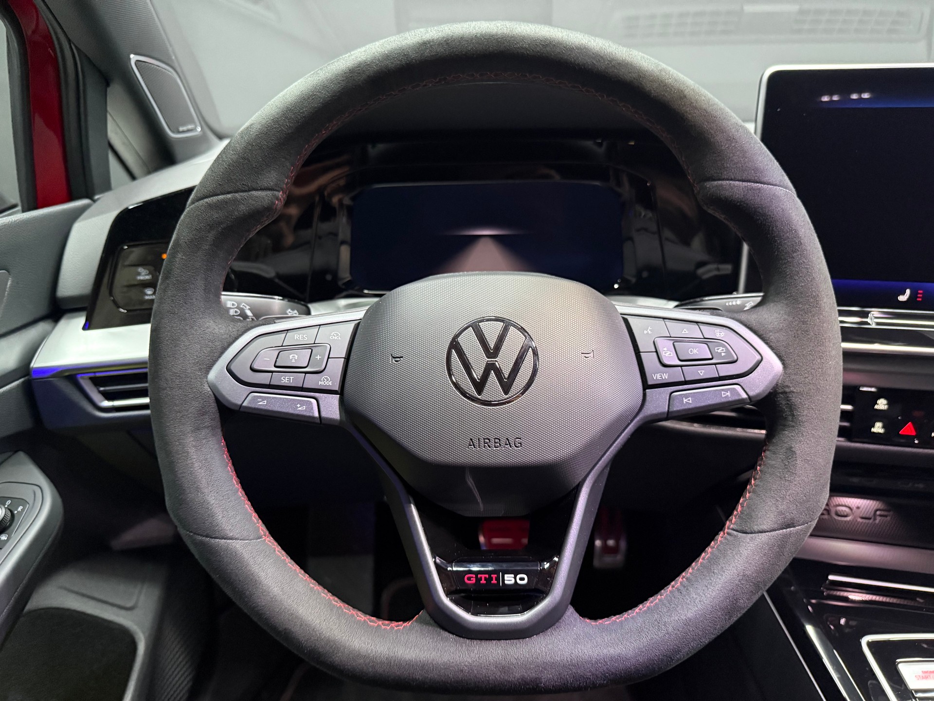 VW Golf 2.0 TSI GTI Edition 50 DSG-image-9