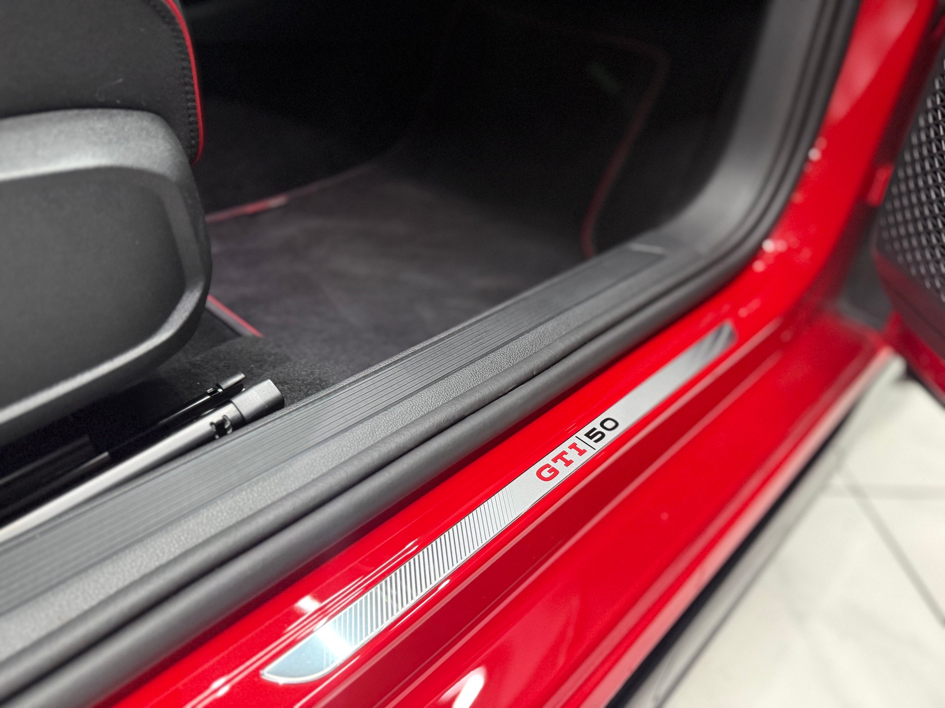 VW Golf 2.0 TSI GTI Edition 50 DSG-image-17