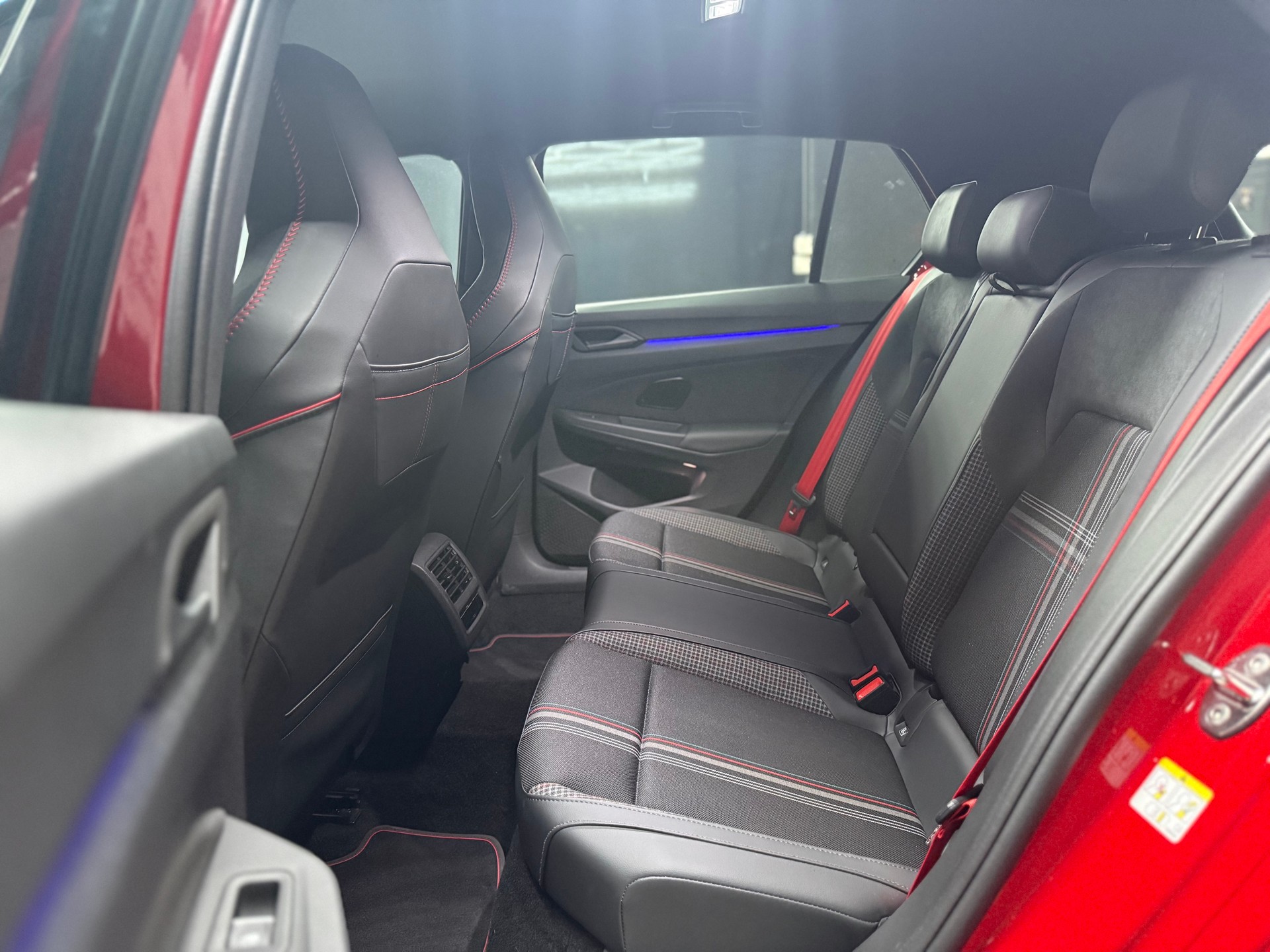 VW Golf 2.0 TSI GTI Edition 50 DSG-image-12