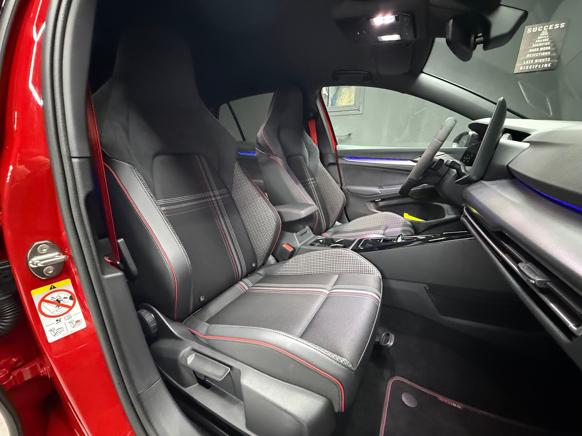 VW Golf 2.0 TSI GTI Edition 50 DSG-image-11