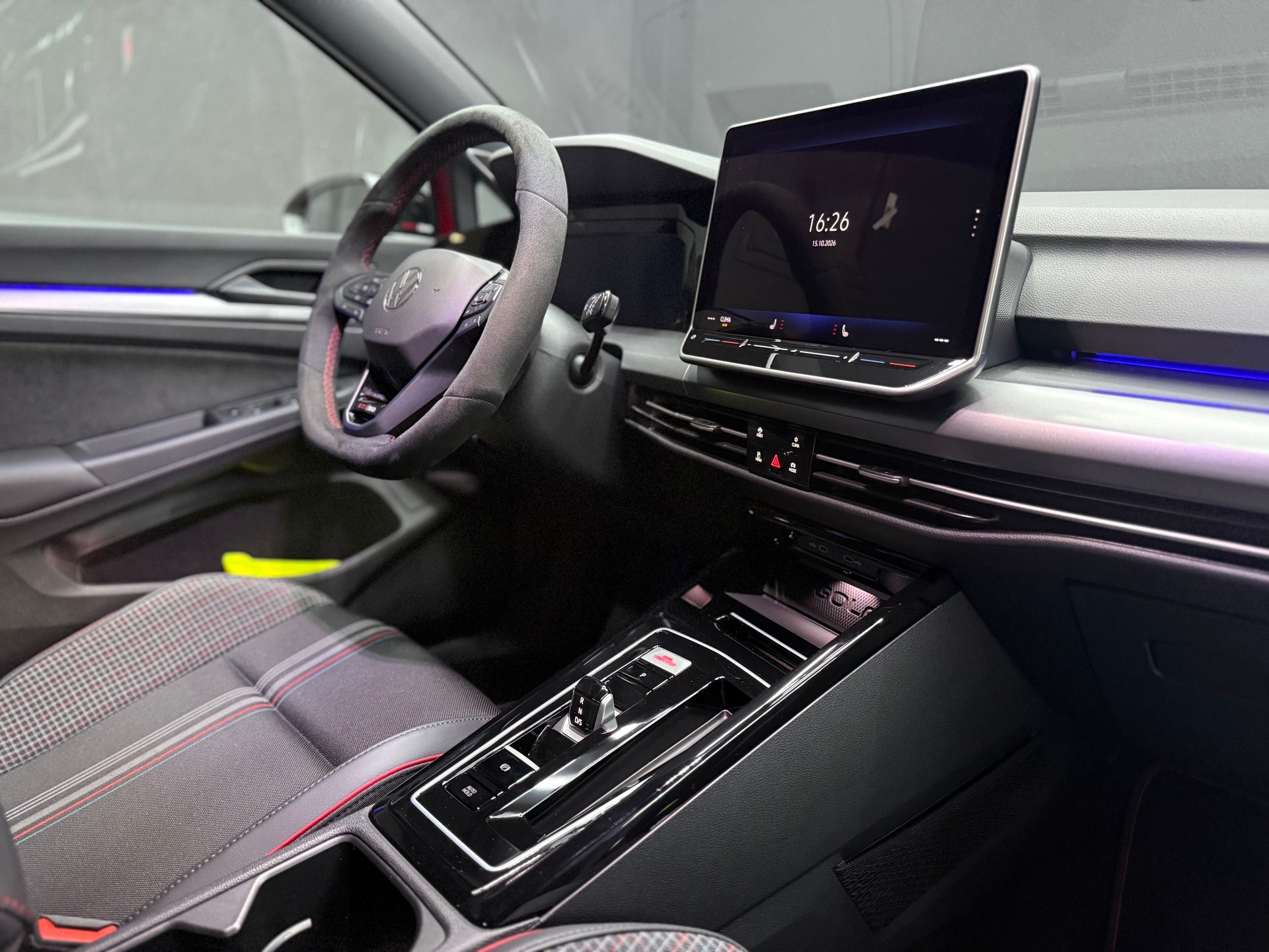 VW Golf 2.0 TSI GTI Edition 50 DSG-image-8