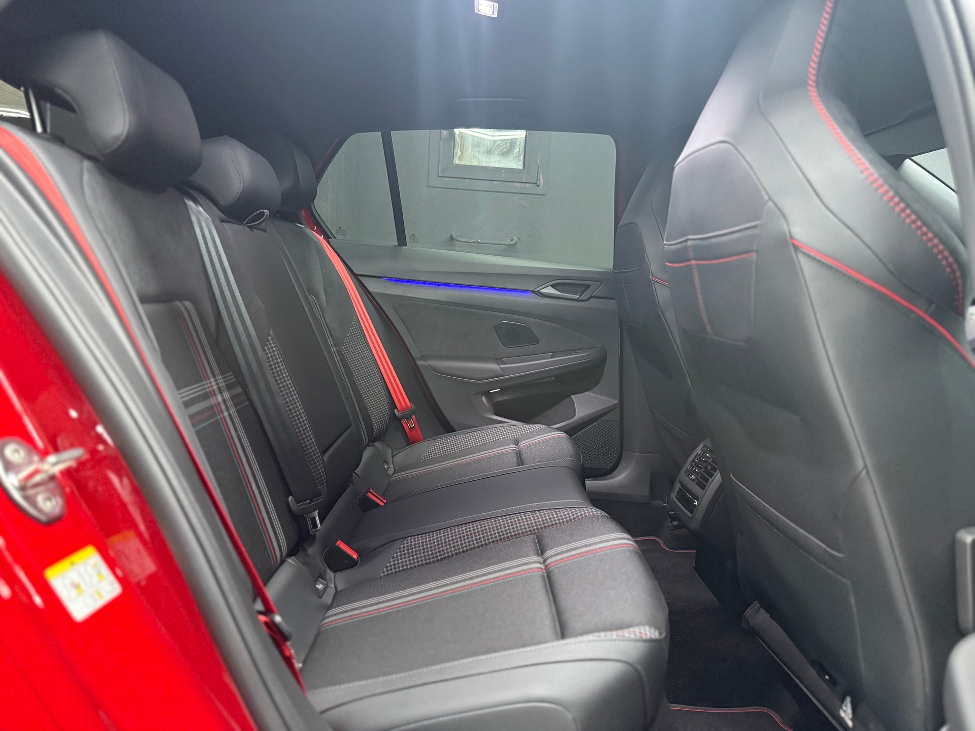 VW Golf 2.0 TSI GTI Edition 50 DSG-image-13