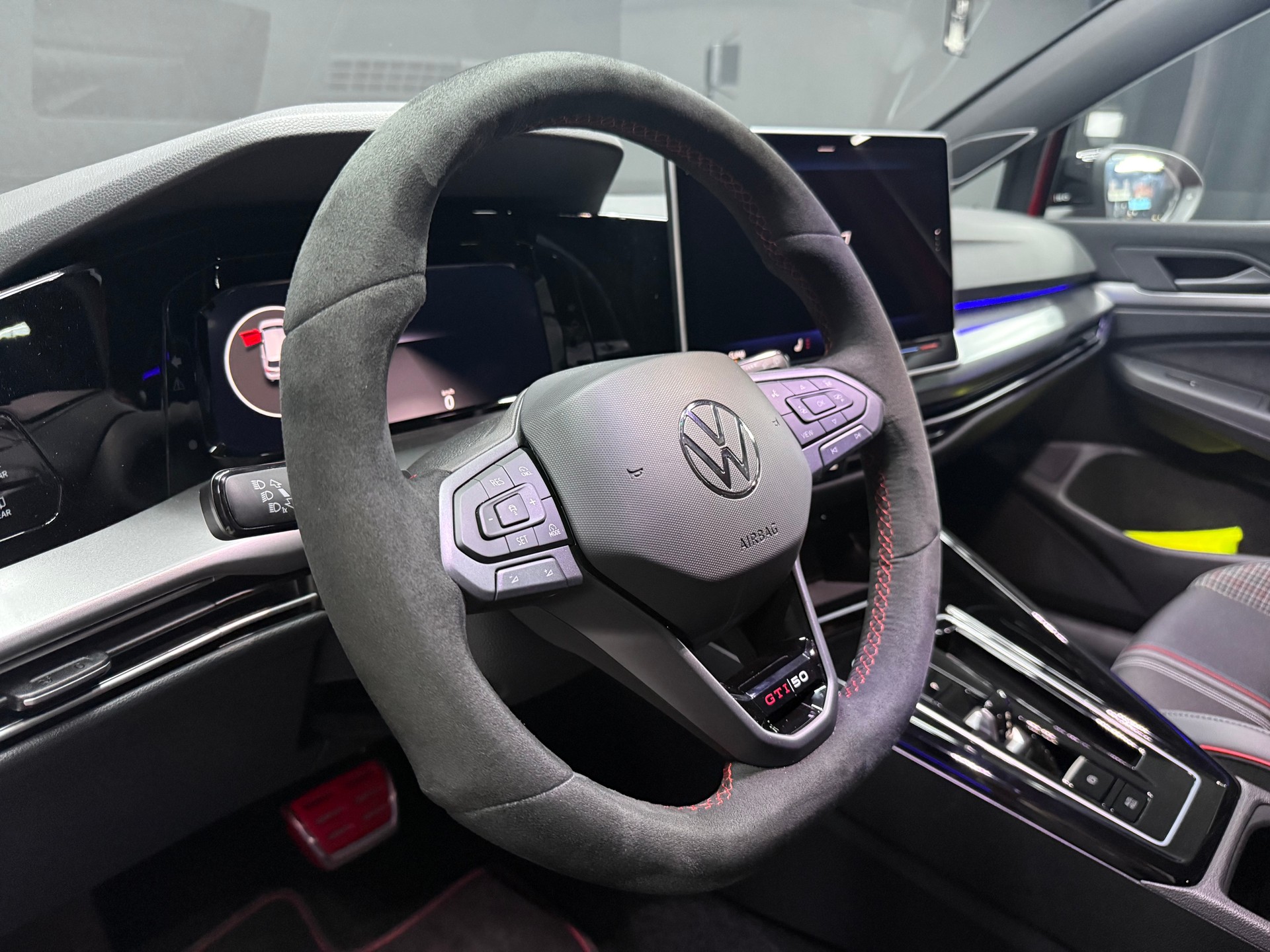 VW Golf 2.0 TSI GTI Edition 50 DSG-image-6