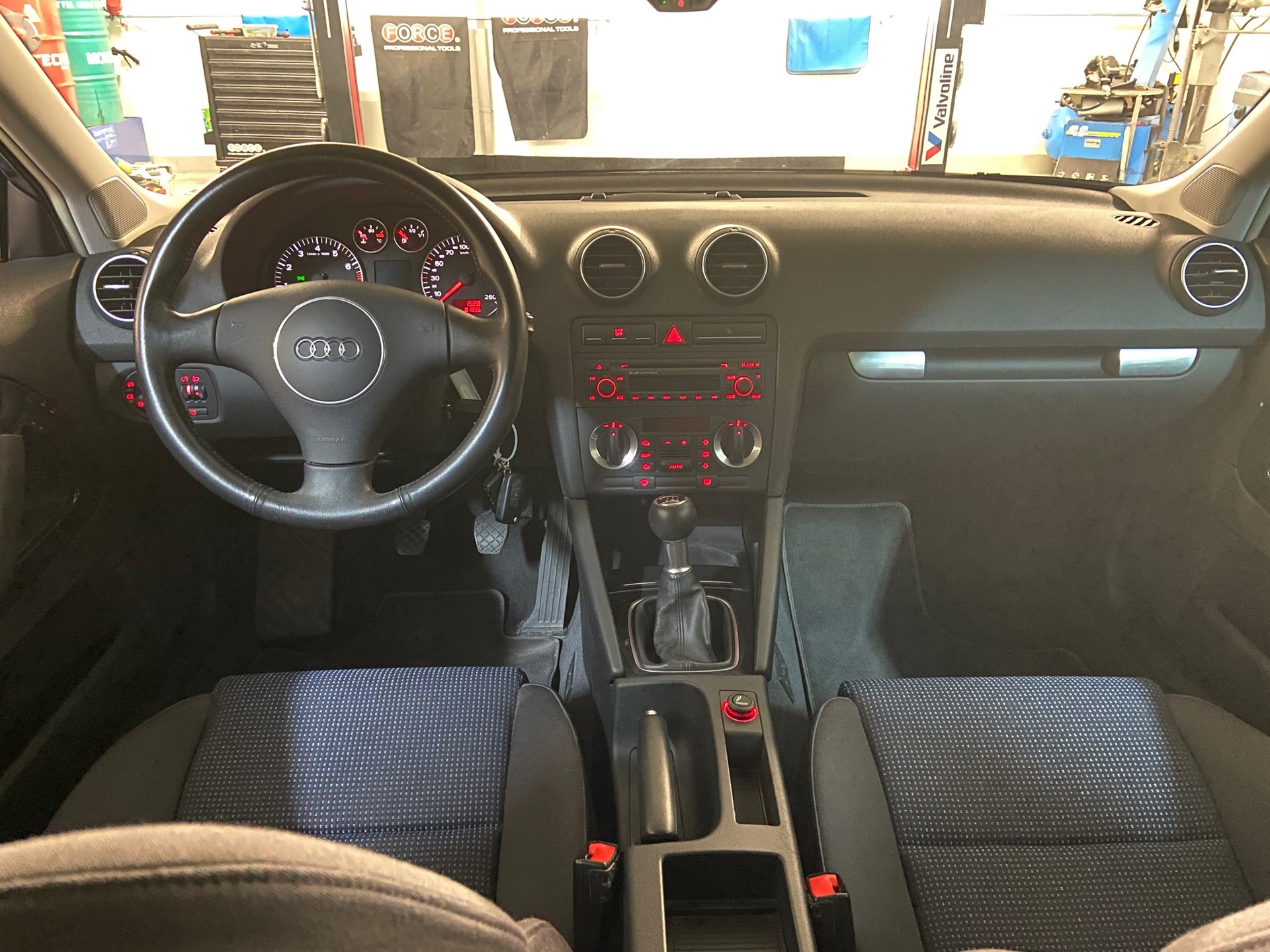 AUDI A3 2.0 FSI Ambiente-image-4