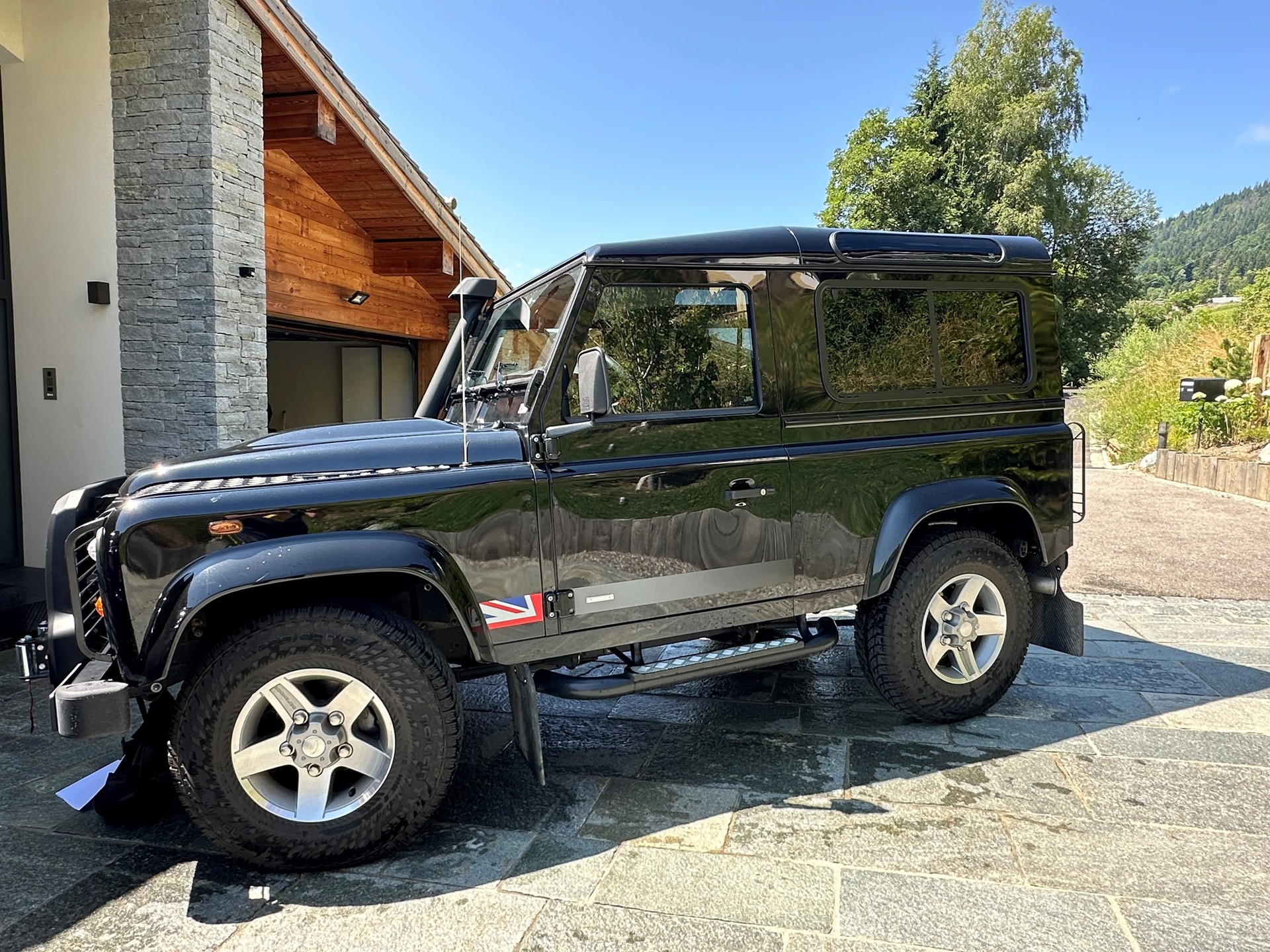 LAND ROVER Defender 90 2.2 TD4 Station Wagon SE-image-0