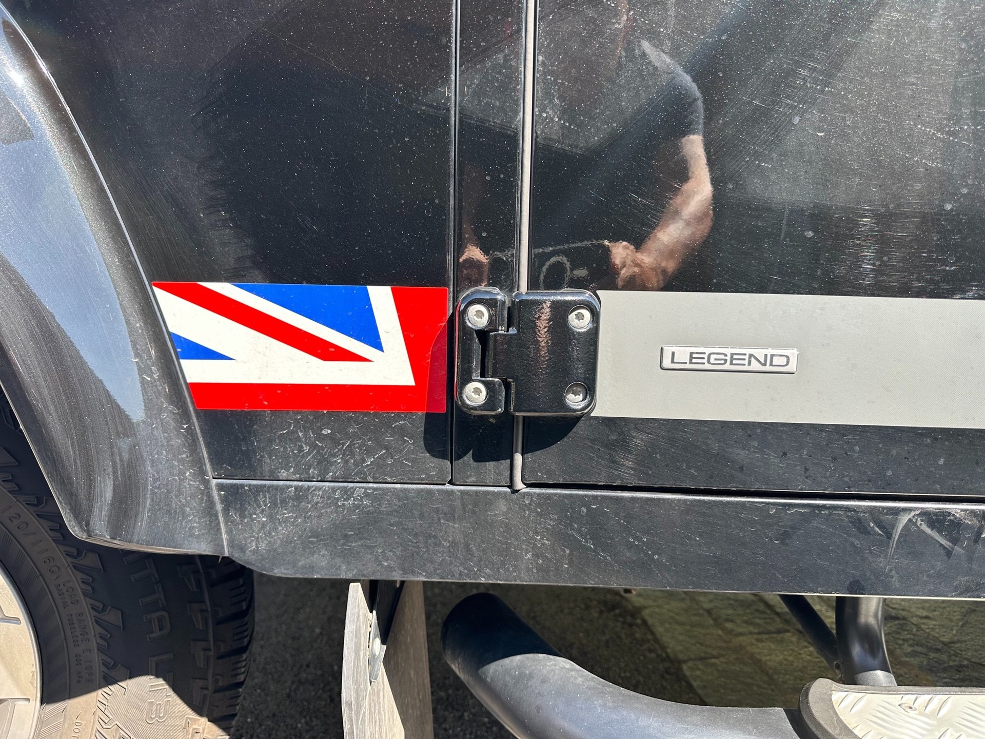 LAND ROVER Defender 90 2.2 TD4 Station Wagon SE-image-7