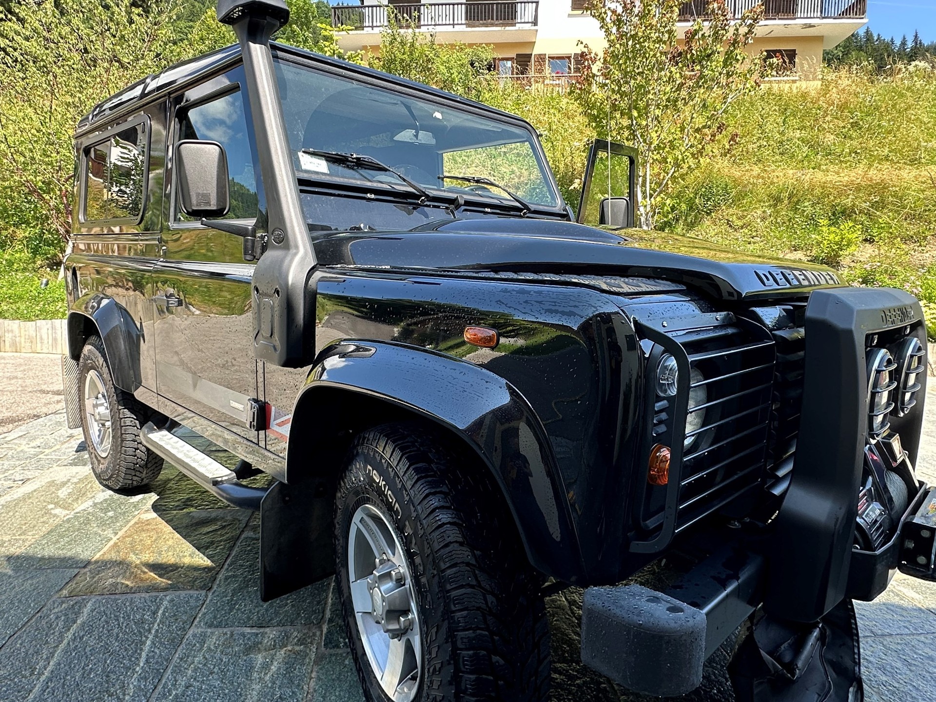 LAND ROVER Defender 90 2.2 TD4 Station Wagon SE-image-1