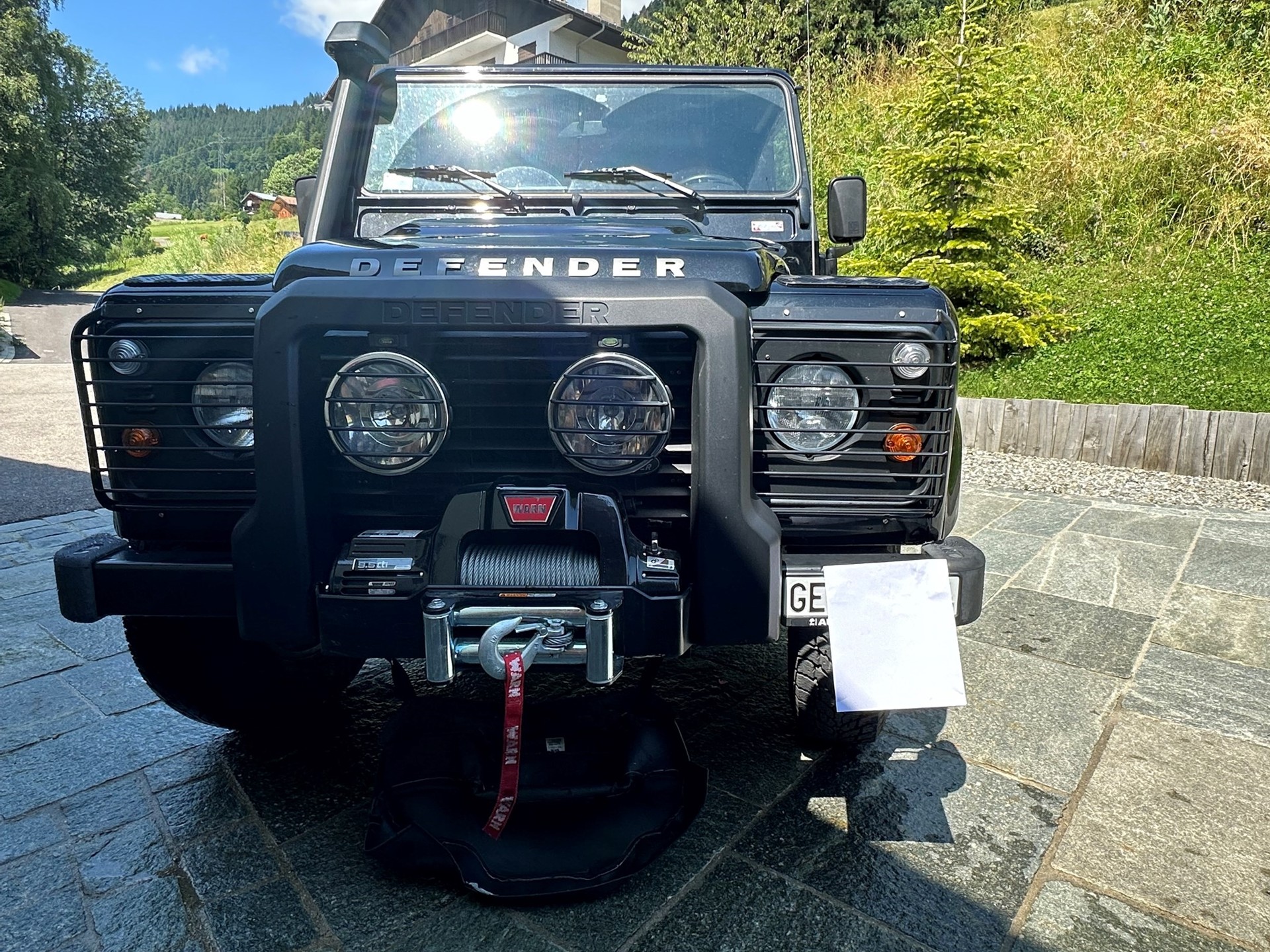 LAND ROVER Defender 90 2.2 TD4 Station Wagon SE-image-2