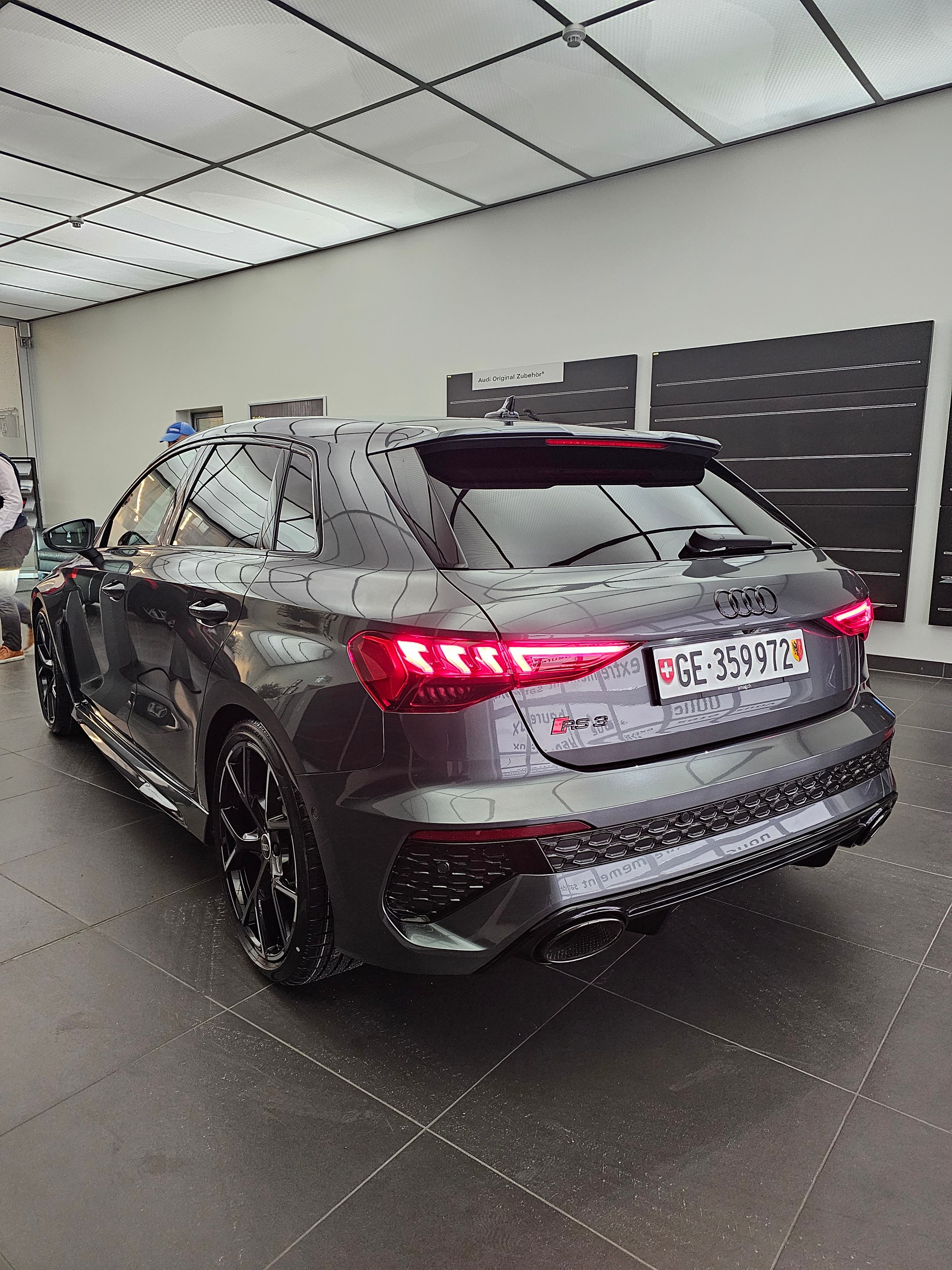 AUDI RS3 Sportback 2.5 TSI quattro S-tronic-image-1