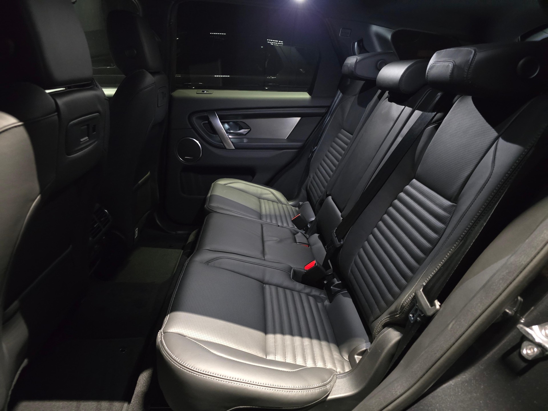 LAND ROVER Discovery Sport 2.0 D I4 200 Dynamic HSE-image-4