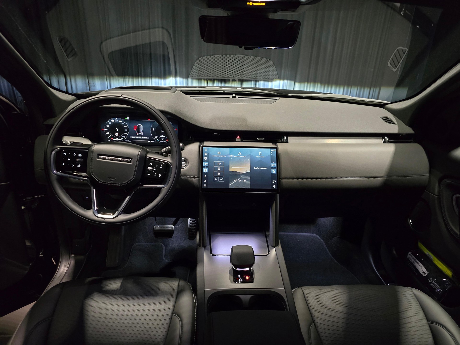 LAND ROVER Discovery Sport 2.0 D I4 200 Dynamic HSE-image-24