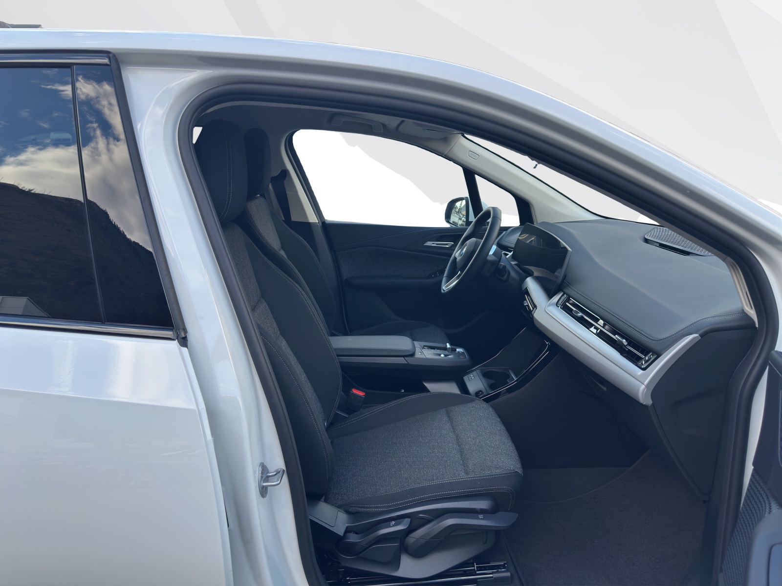 BMW 223d xDrive Active Tourer-image-12