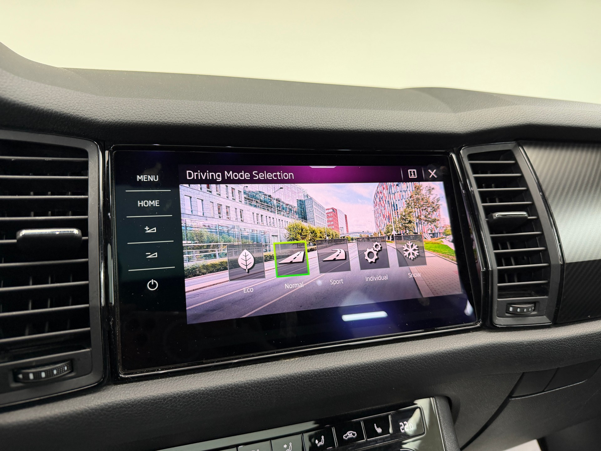 SKODA Kodiaq 2.0 TSI 4x4 Stahl Grau 7. Plätzer SportLine ★ 360° Kamera ★ Panoramadach ★ Keyless Go ★ AHK Schwenkbar ★-image-14