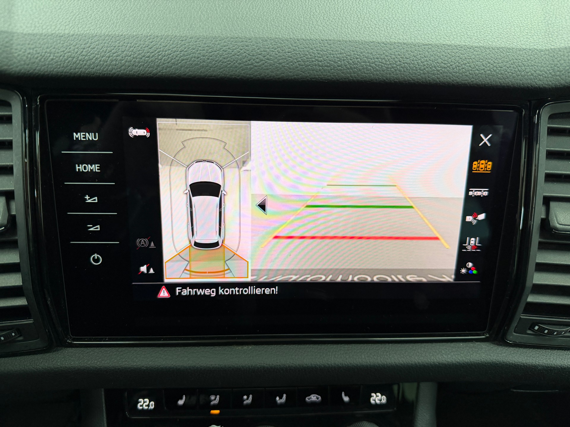 SKODA Kodiaq 2.0 TSI 4x4 Stahl Grau 7. Plätzer SportLine ★ 360° Kamera ★ Panoramadach ★ Keyless Go ★ AHK Schwenkbar ★-image-13