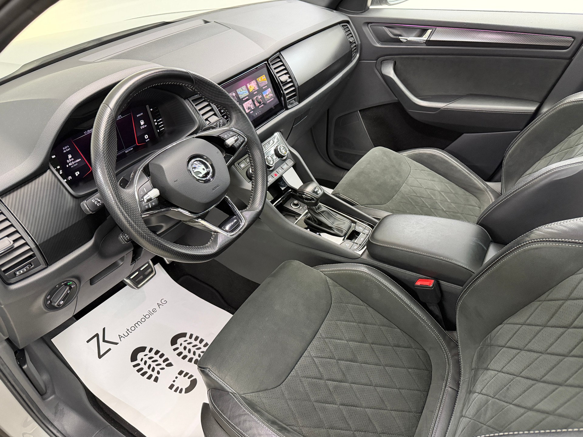 SKODA Kodiaq 2.0 TSI 4x4 Stahl Grau 7. Plätzer SportLine ★ 360° Kamera ★ Panoramadach ★ Keyless Go ★ AHK Schwenkbar ★-image-6