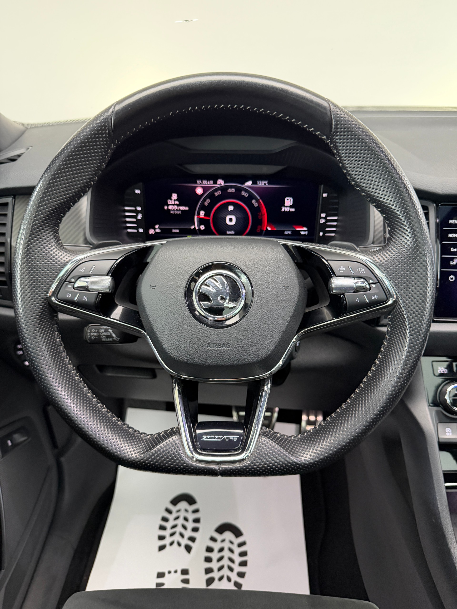 SKODA Kodiaq 2.0 TSI 4x4 Stahl Grau 7. Plätzer SportLine ★ 360° Kamera ★ Panoramadach ★ Keyless Go ★ AHK Schwenkbar ★-image-12