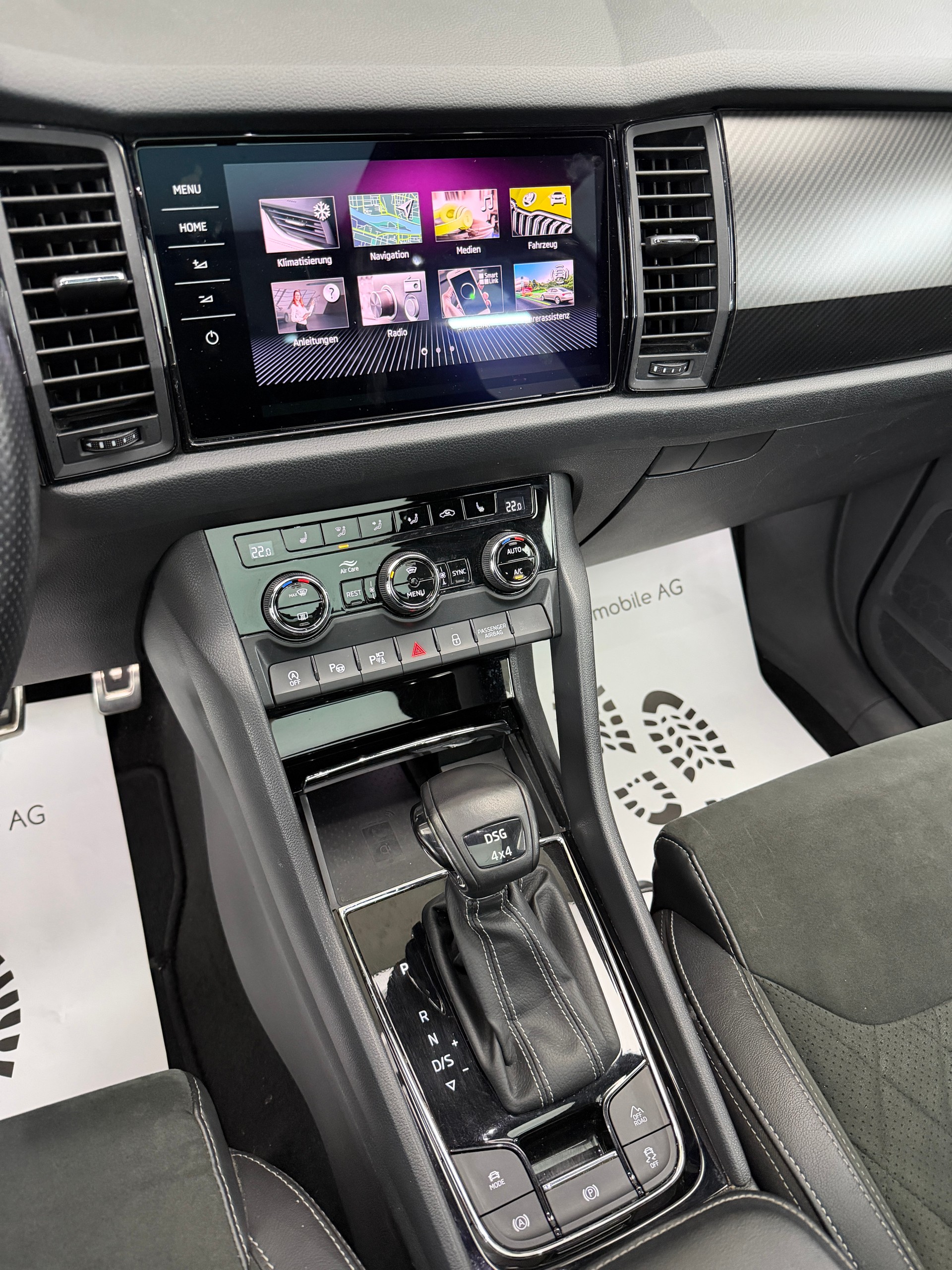 SKODA Kodiaq 2.0 TSI 4x4 Stahl Grau 7. Plätzer SportLine ★ 360° Kamera ★ Panoramadach ★ Keyless Go ★ AHK Schwenkbar ★-image-18