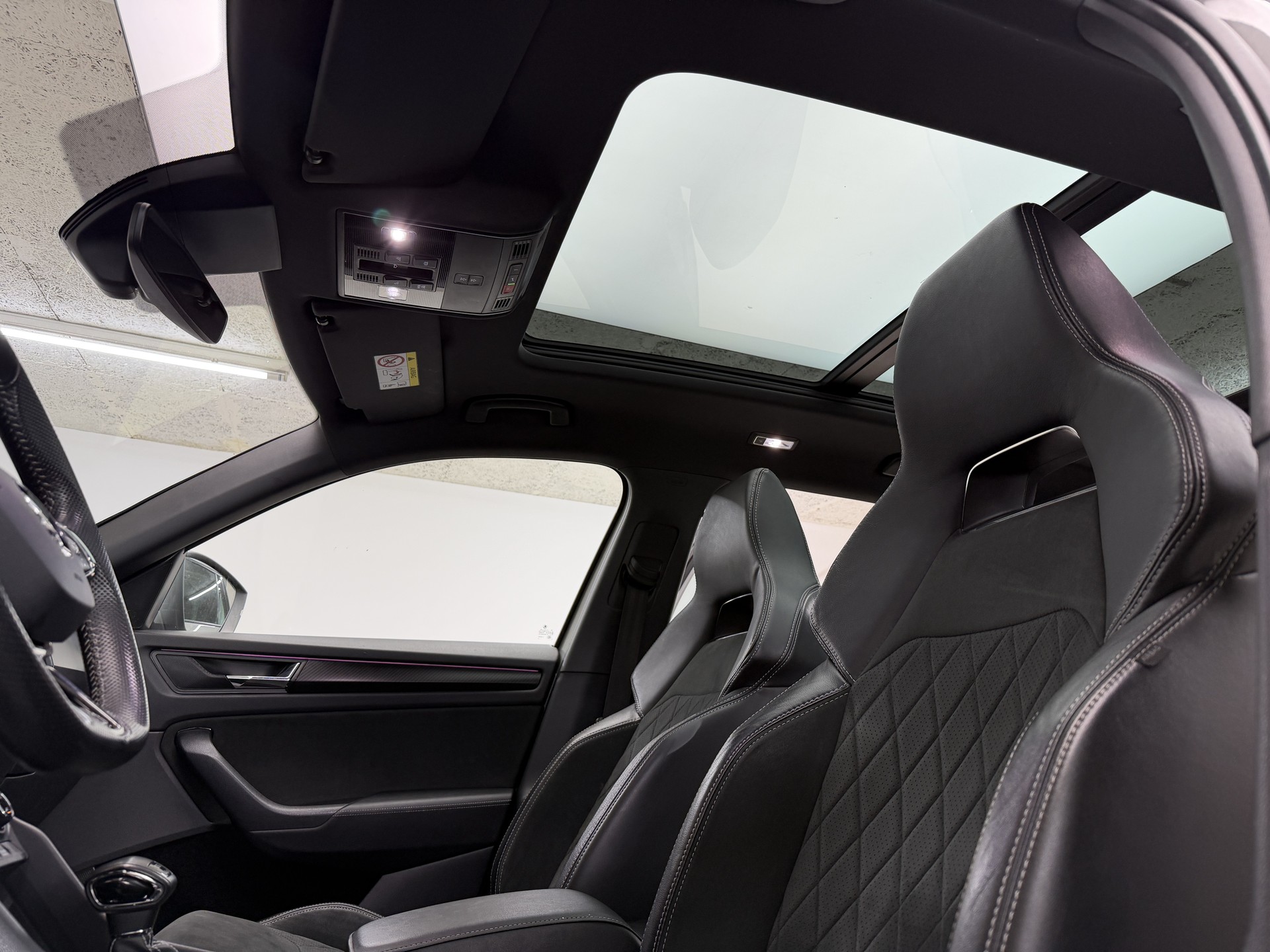 SKODA Kodiaq 2.0 TSI 4x4 Stahl Grau 7. Plätzer SportLine ★ 360° Kamera ★ Panoramadach ★ Keyless Go ★ AHK Schwenkbar ★-image-7