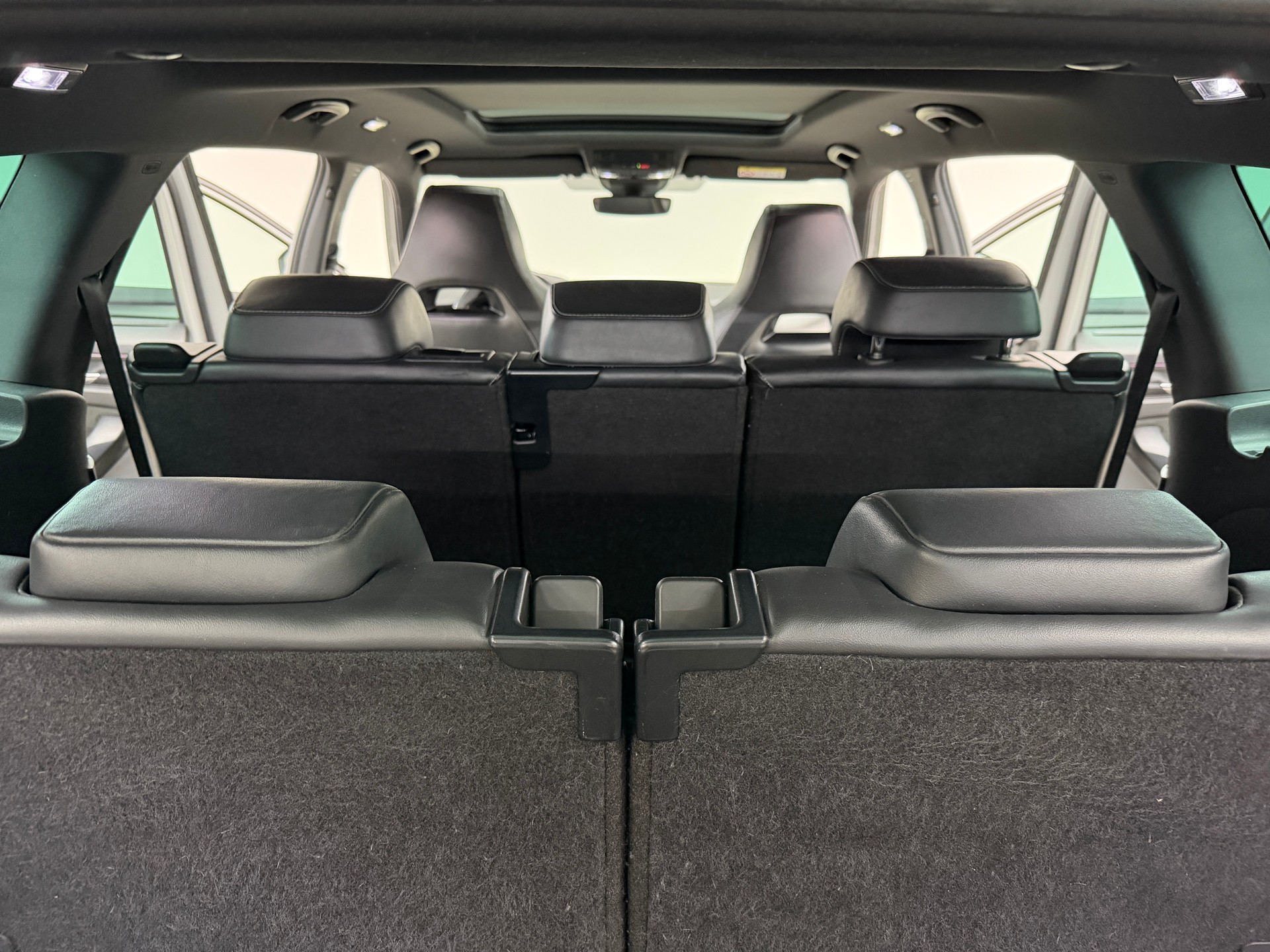 SKODA Kodiaq 2.0 TSI 4x4 Stahl Grau 7. Plätzer SportLine ★ 360° Kamera ★ Panoramadach ★ Keyless Go ★ AHK Schwenkbar ★-image-19