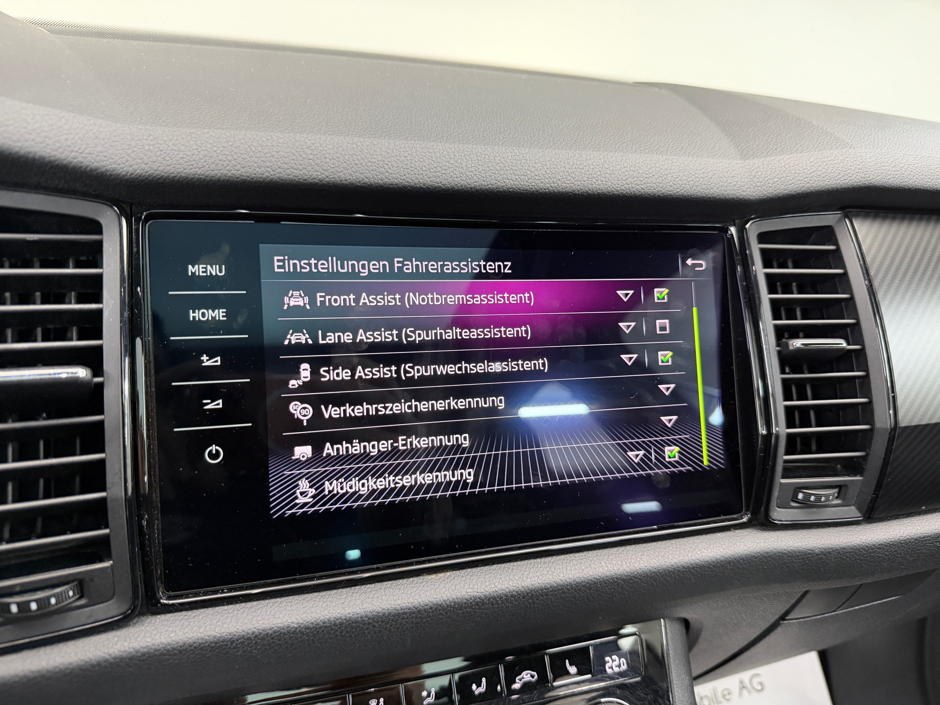 SKODA Kodiaq 2.0 TSI 4x4 Stahl Grau 7. Plätzer SportLine ★ 360° Kamera ★ Panoramadach ★ Keyless Go ★ AHK Schwenkbar ★-image-16