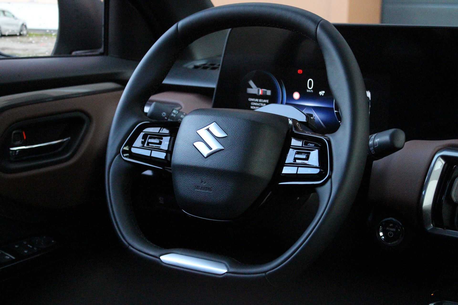 SUZUKI e-Vitara 61kWh Compact Top 4x4 - "CH Fahrzeug * 4X4 * Grosse Autonomie * Toit Ouvrant"-image-9