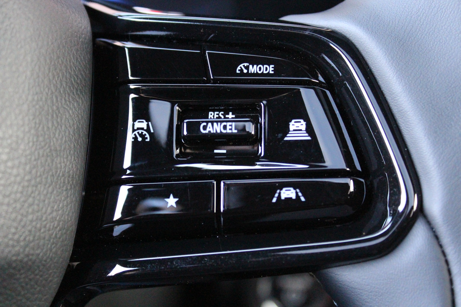 SUZUKI e-Vitara 61kWh Compact Top 4x4 - "CH Fahrzeug * 4X4 * Grosse Autonomie * Toit Ouvrant"-image-10