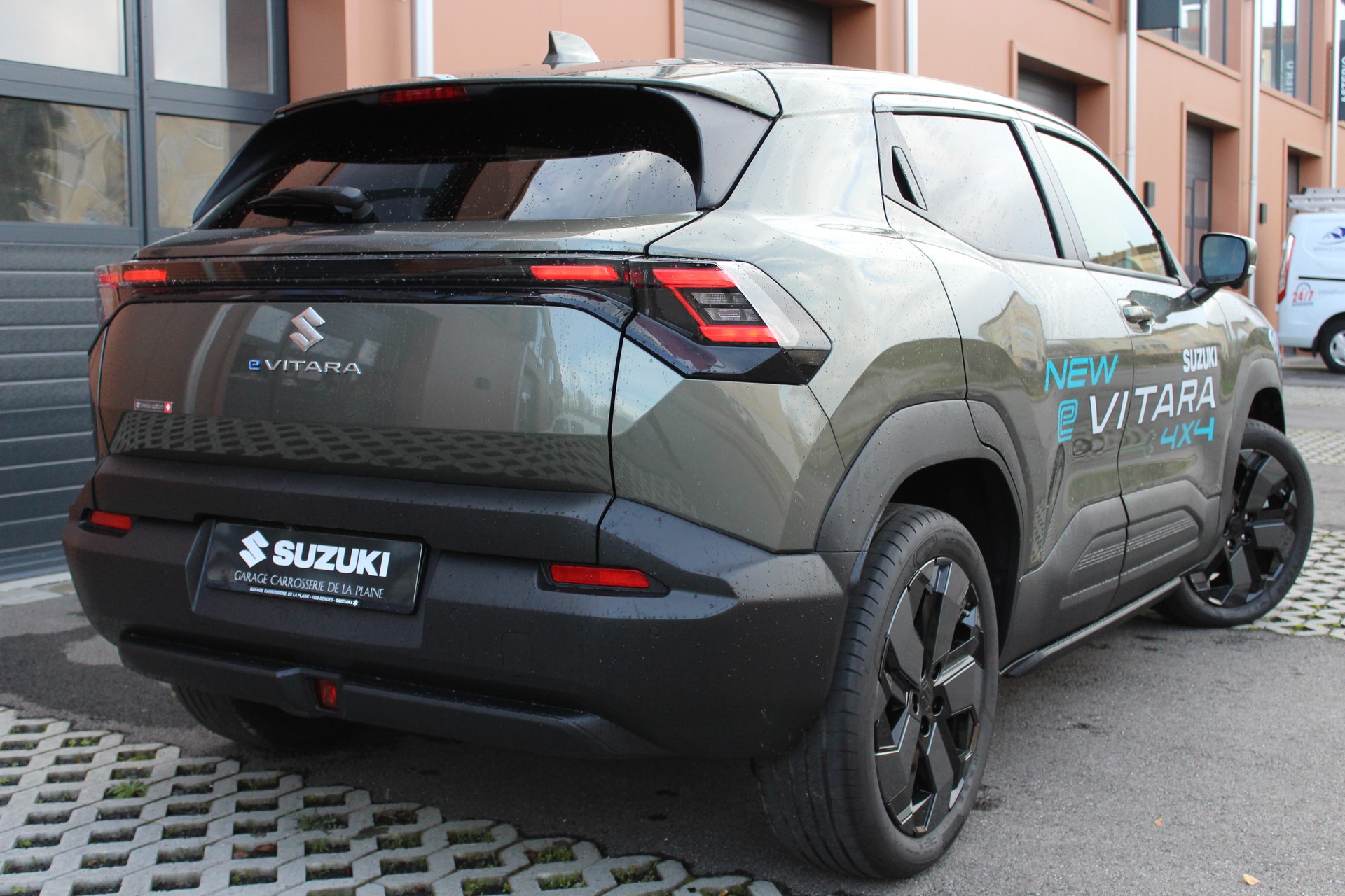 SUZUKI e-Vitara 61kWh Compact Top 4x4 - "CH Fahrzeug * 4X4 * Grosse Autonomie * Toit Ouvrant"-image-4