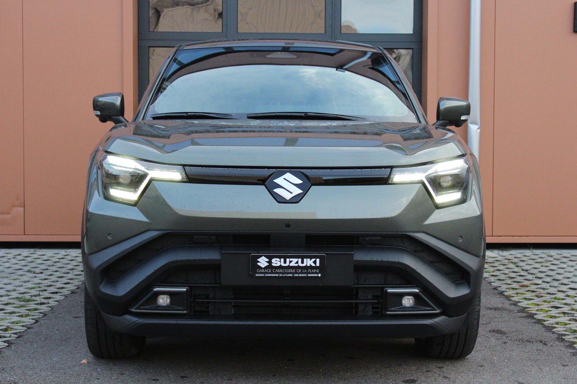 SUZUKI e-Vitara 61kWh Compact Top 4x4 - "CH Fahrzeug * 4X4 * Grosse Autonomie * Toit Ouvrant"-image-1