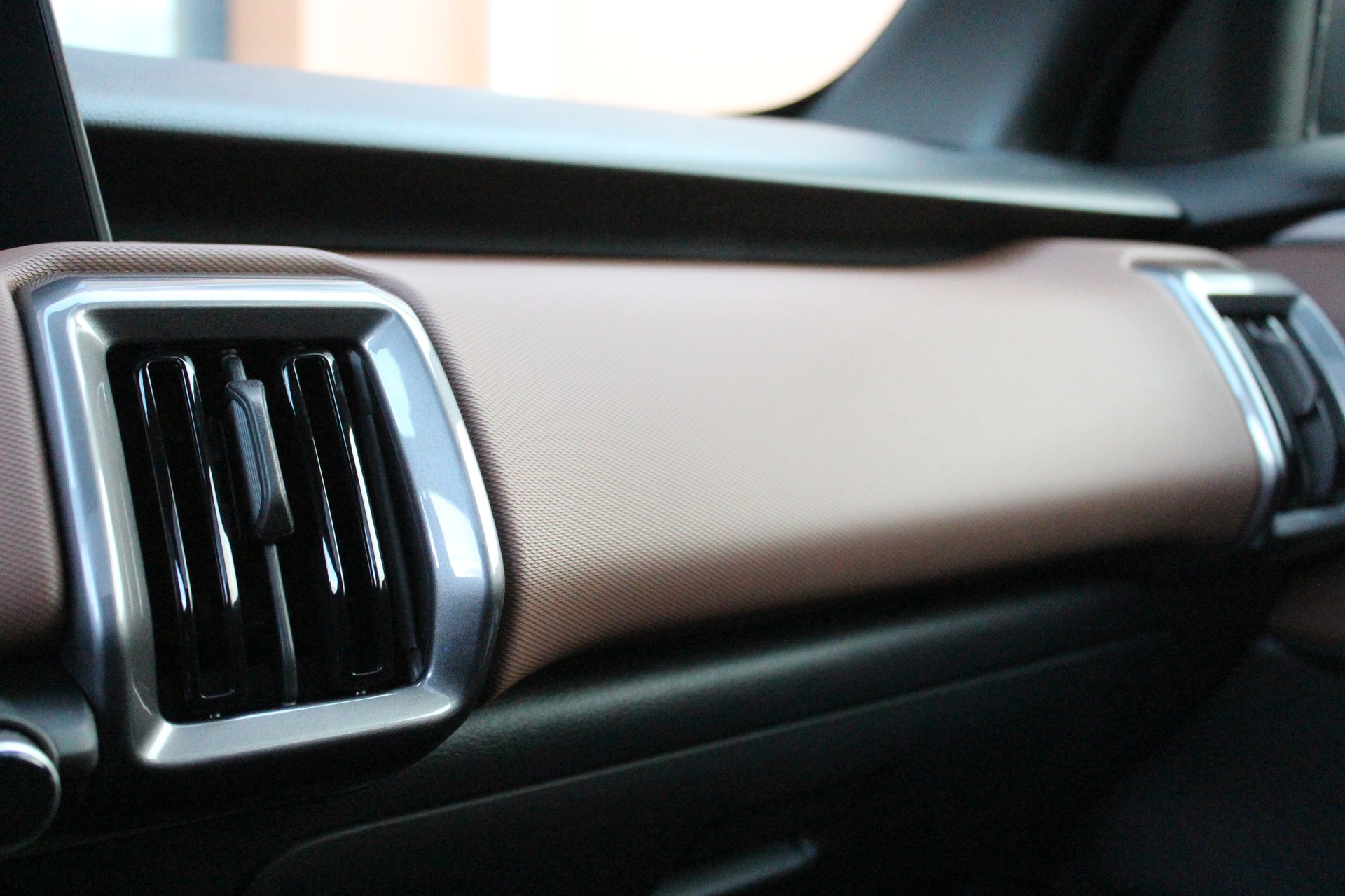 SUZUKI e-Vitara 61kWh Compact Top 4x4 - "CH Fahrzeug * 4X4 * Grosse Autonomie * Toit Ouvrant"-image-18